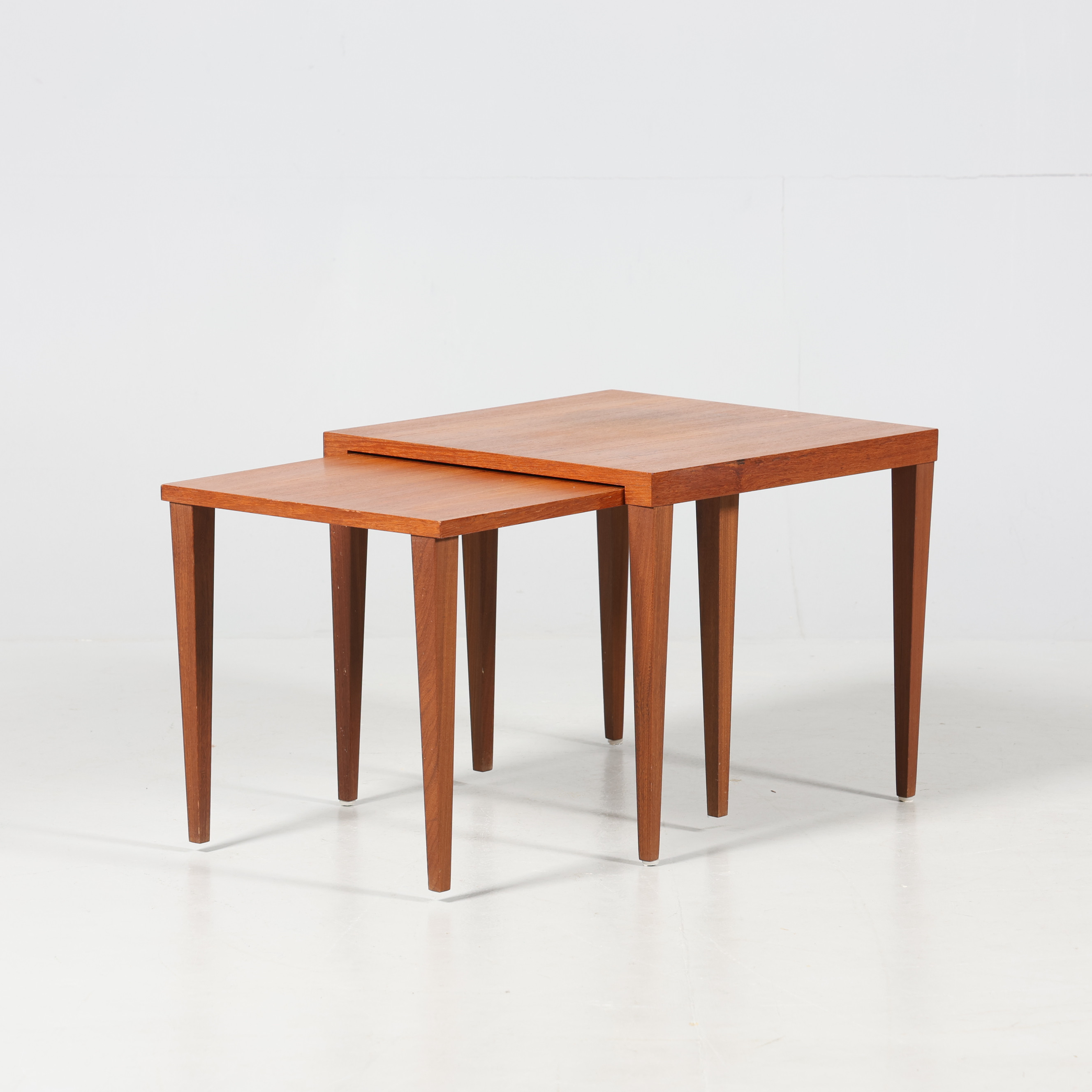 SVEN ELLEKAER. SARSBORD, 2 delar, Heltborg Møbler, modell nr 120, Danmark.