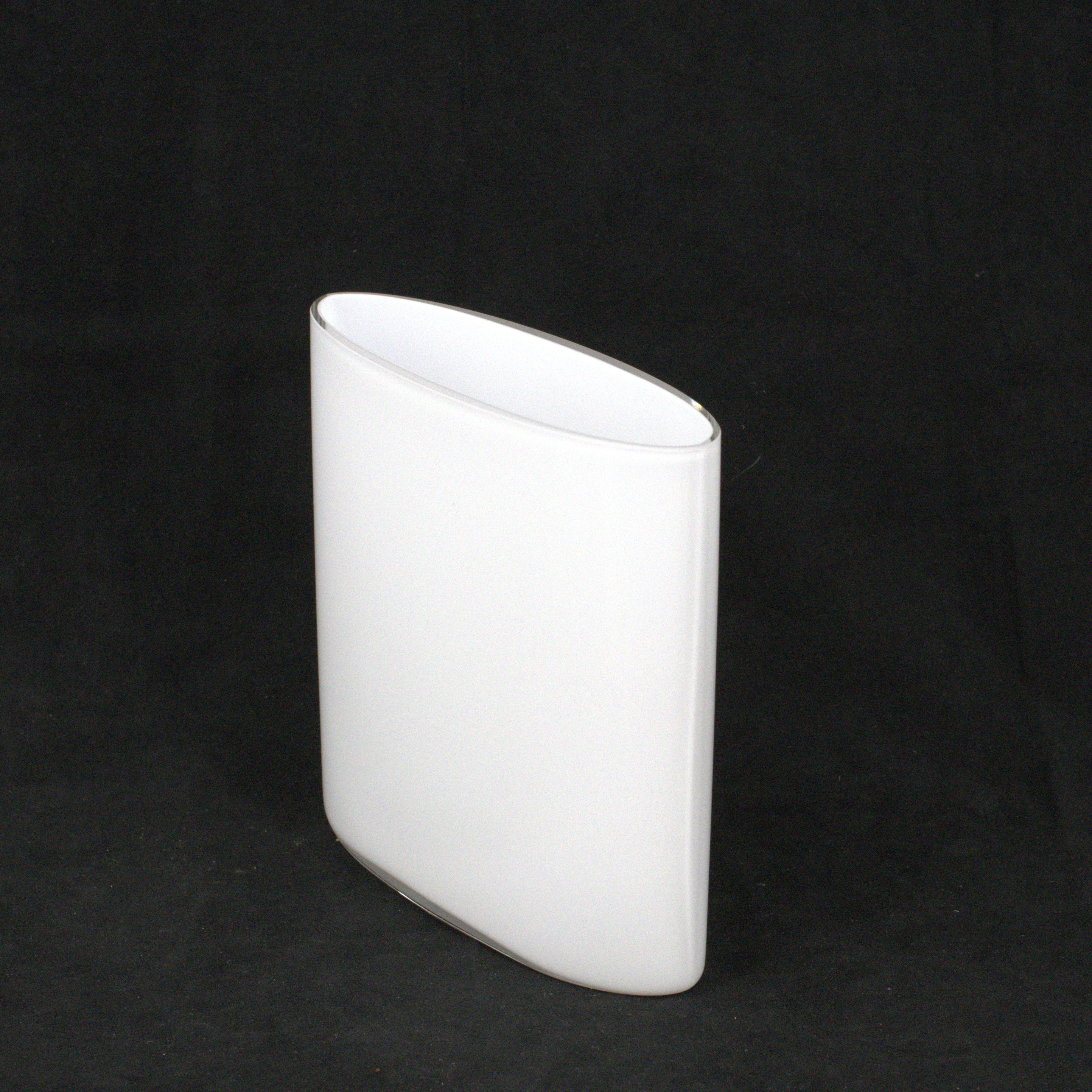 TAPIO WIRKKALA. Vas, "Ovalis", klarglas med underfång i vitt, IIttala, signerad.
