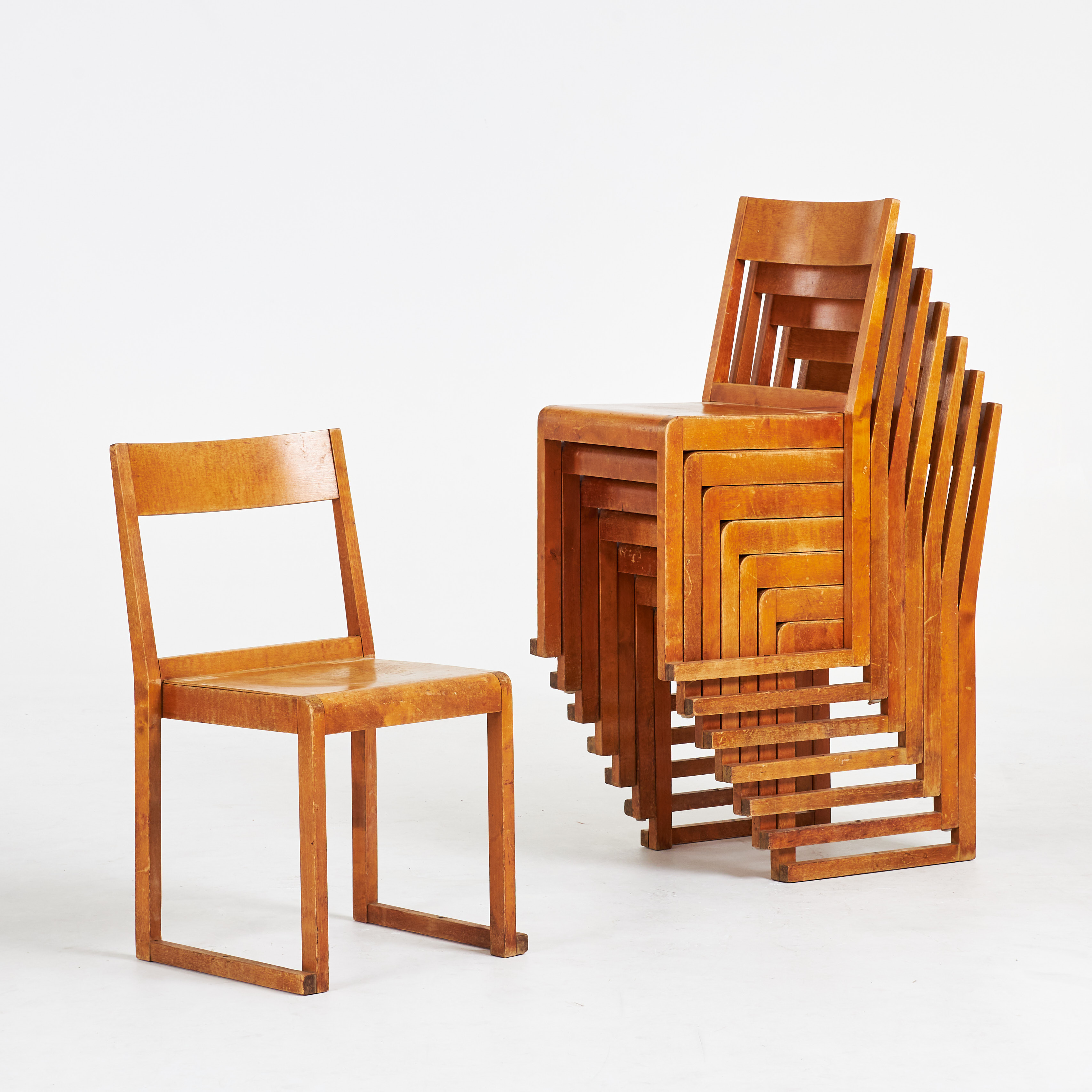 SVEN MARKELIUS. 8 st, "Orkesterstolen", Svenska Möbelfabrikerna Bodafors, skiktlimmad formpressad björk, stämpelmärkta SMF, 1940 tal.