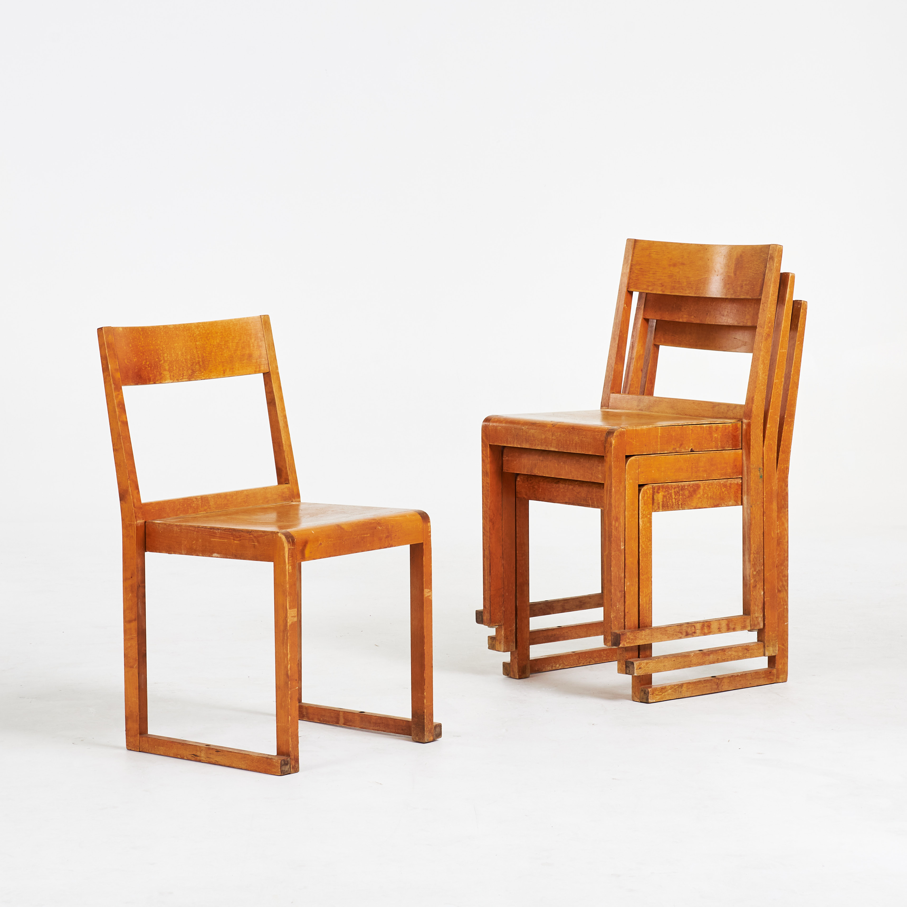 SVEN MARKELIUS. 4 st, "Orkesterstolen", Svenska Möbelfabrikerna Bodafors, skiktlimmad formpressad björk, stämpelmärkta SMF, 1940 tal.