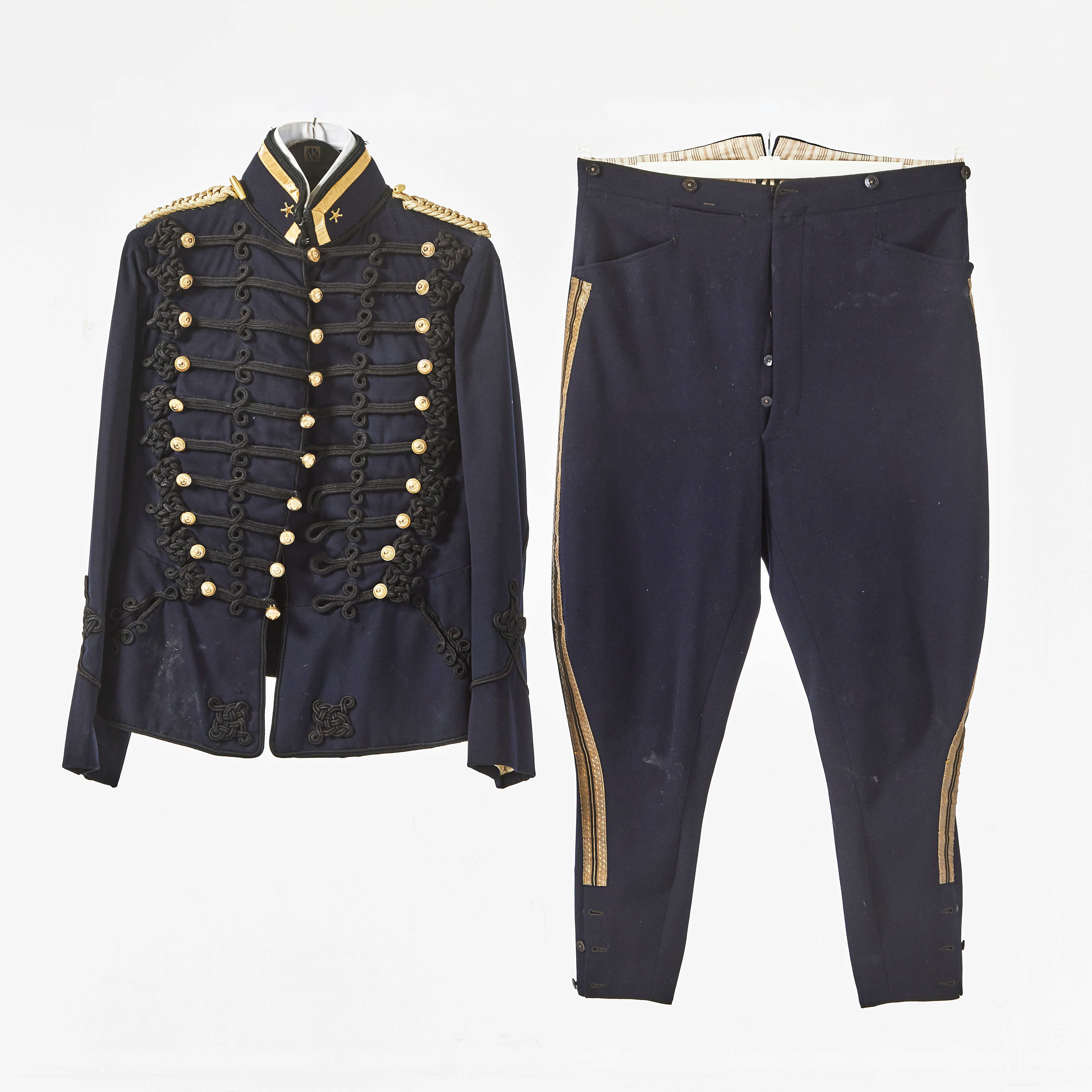 UNIFORM, svensk, för major vid artilleriregemente, med attila m/1872 och ridbyxa m/1880.