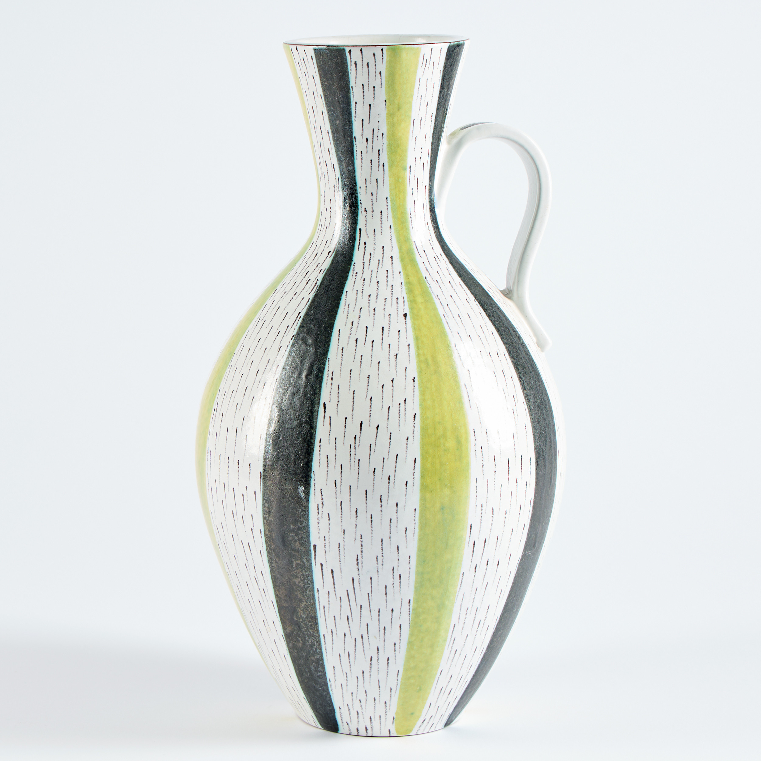 STIG LINDBERG. Hänkelvas, fajans, Gustavsbergs studio, 1940/50-tal.