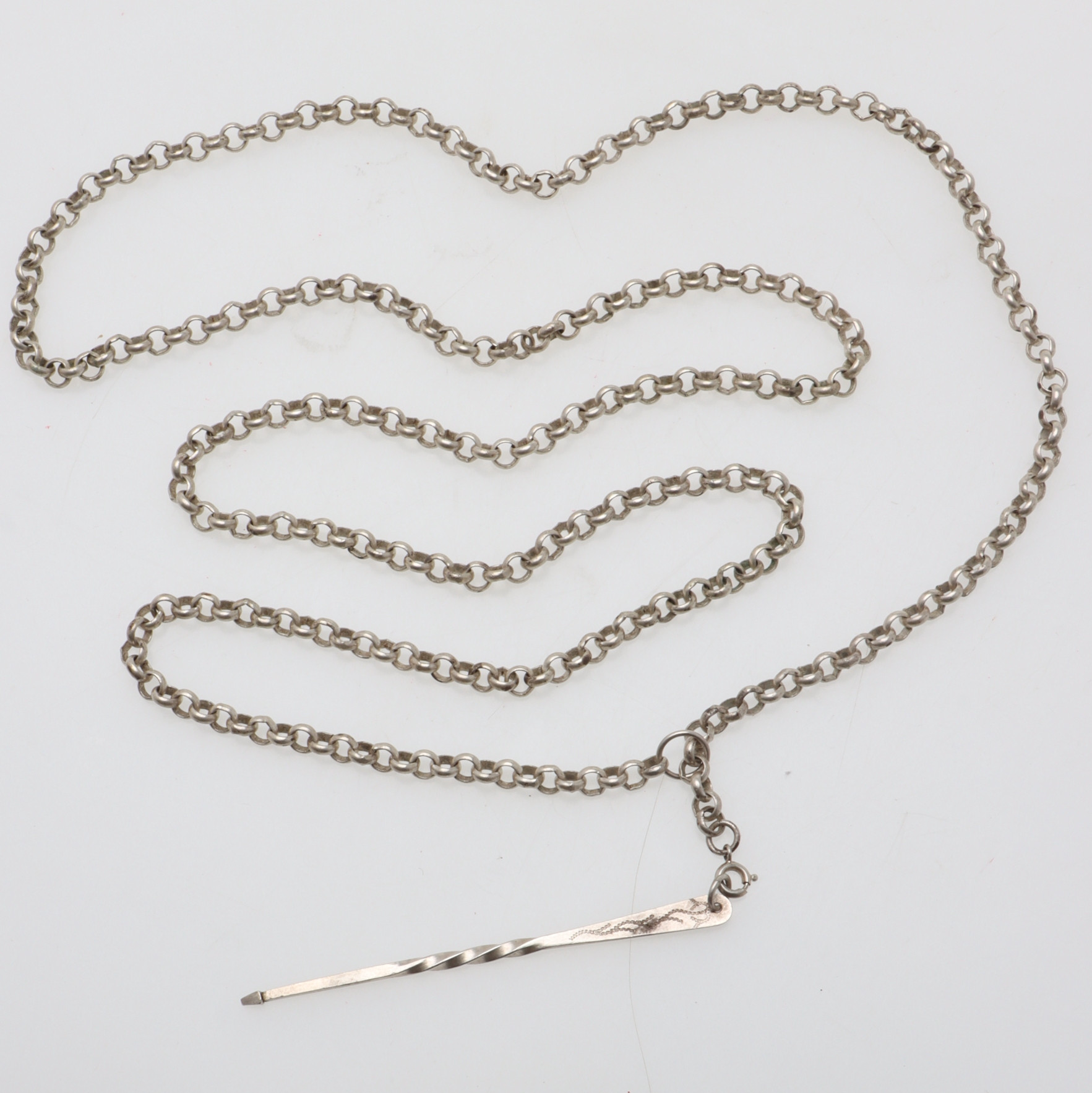 DRÄKTKEDJA, med trädnål, sterlingsilver, Guldsmed Lars Karlsson, Gemla/Växjö, 1987.