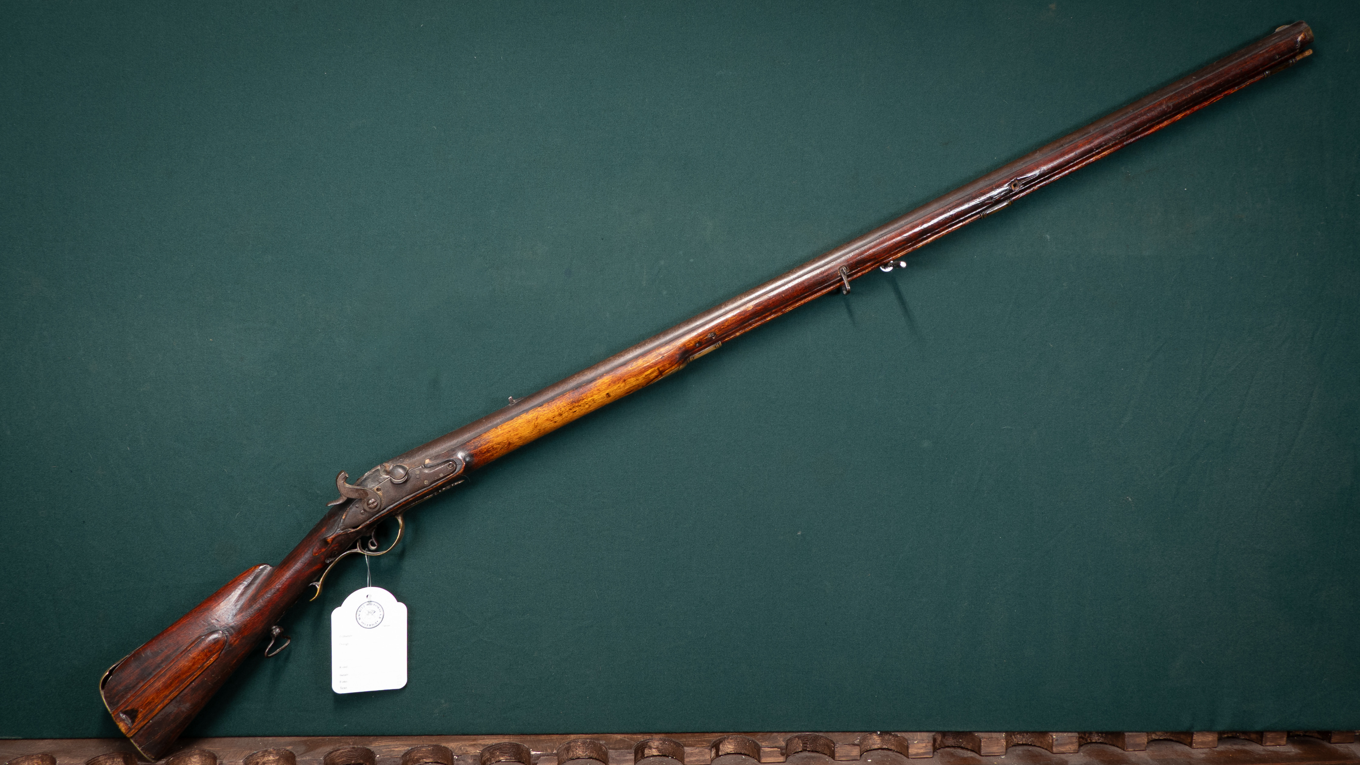 Slaglåsgevär, svenskt, omkring sekelskiftet 1800.