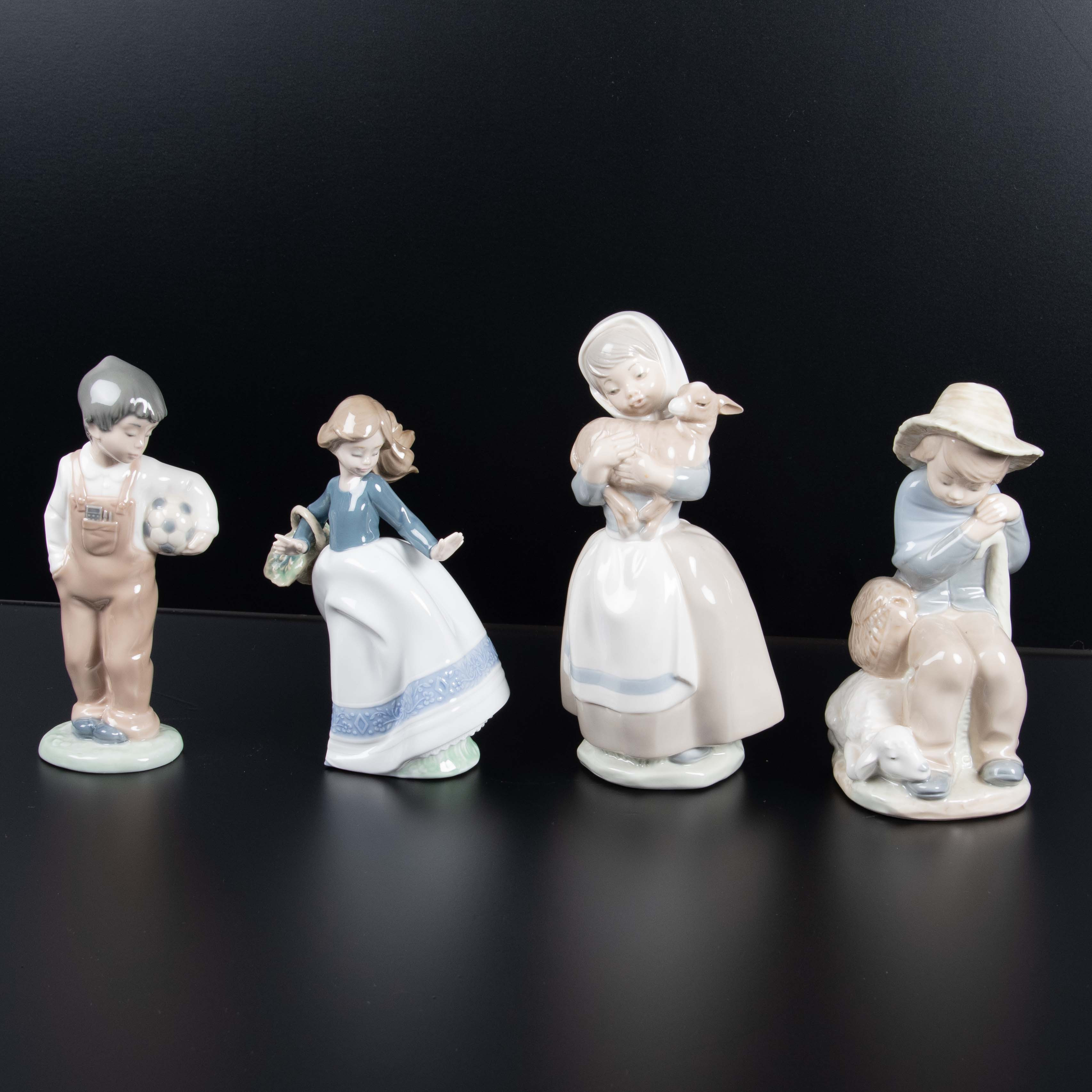 FIGURINER. NAO, 4 st, porslin.