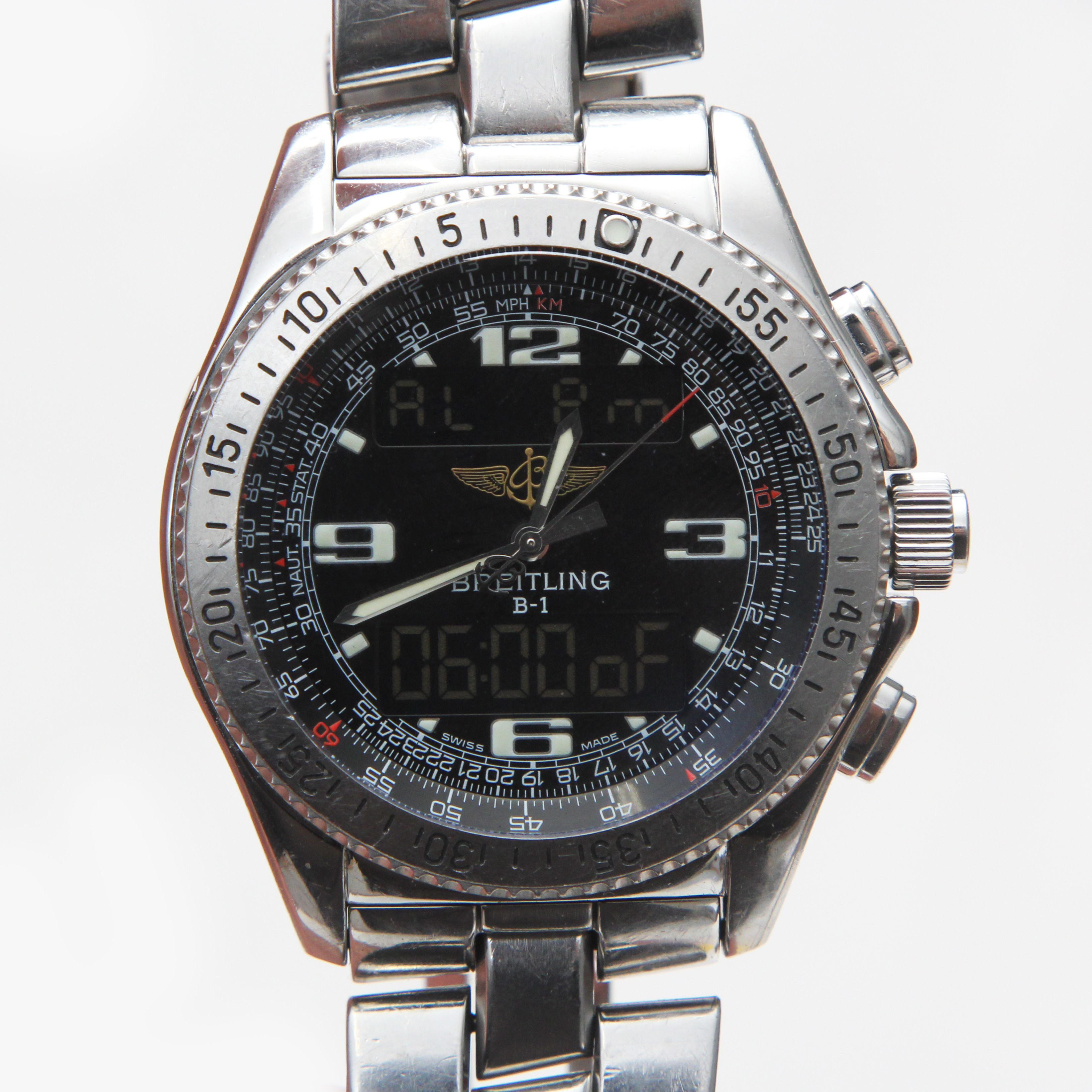 ARMBANDSUR, Breitling B1, Chrono, i originalask, med dokumentation.