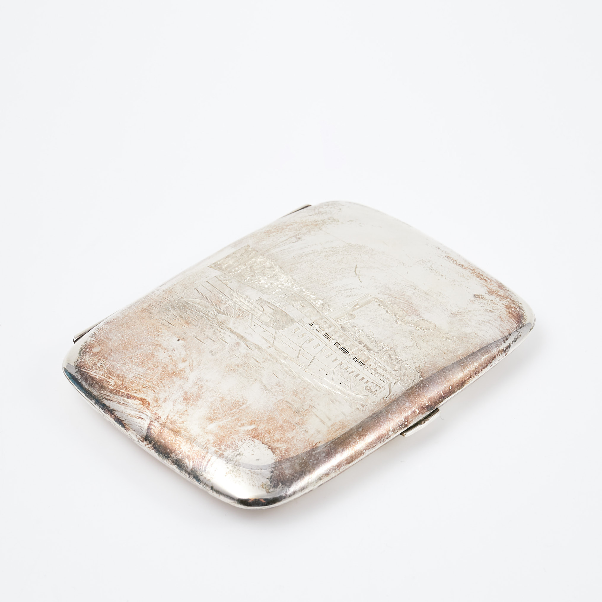 CIGARETTETUI, silver, invändigt förgylld, utvändigt med ciselerad dekor av M/S Södertörn, svensk importstämpel.