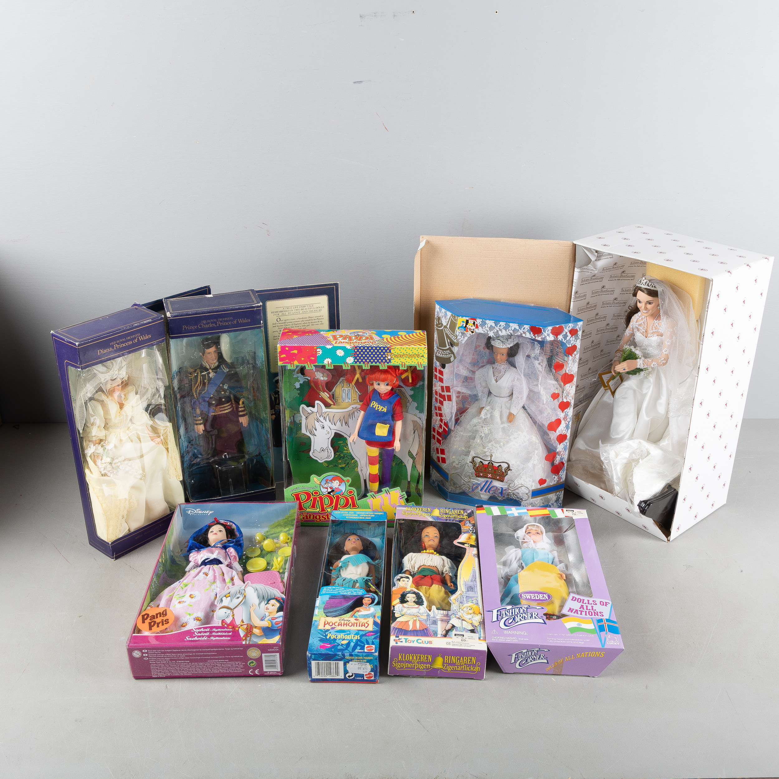 SAMLARDOCKOR, 9 stycken, Bl.a. "Prince Charles" och "Princess Diana", Goldberger Doll Manufacturing 1982, "Princess Catherine", The Ashton-Drake Galleries, Pippi Långstrump, Soft Toys, NRFB.