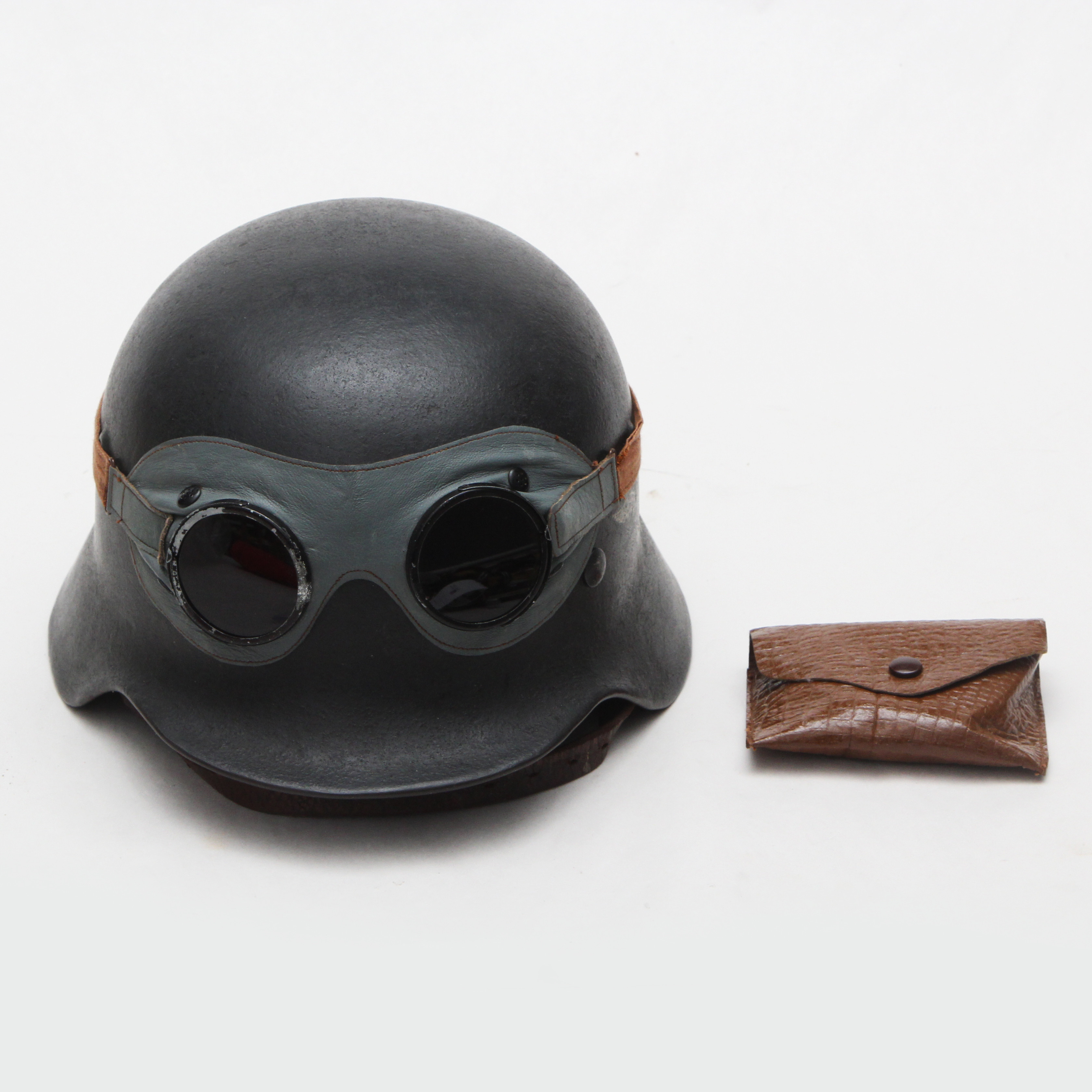 LUFTWAFFEHJÄLM, med GLASÖGON, Zeiss, fodral medföljer.