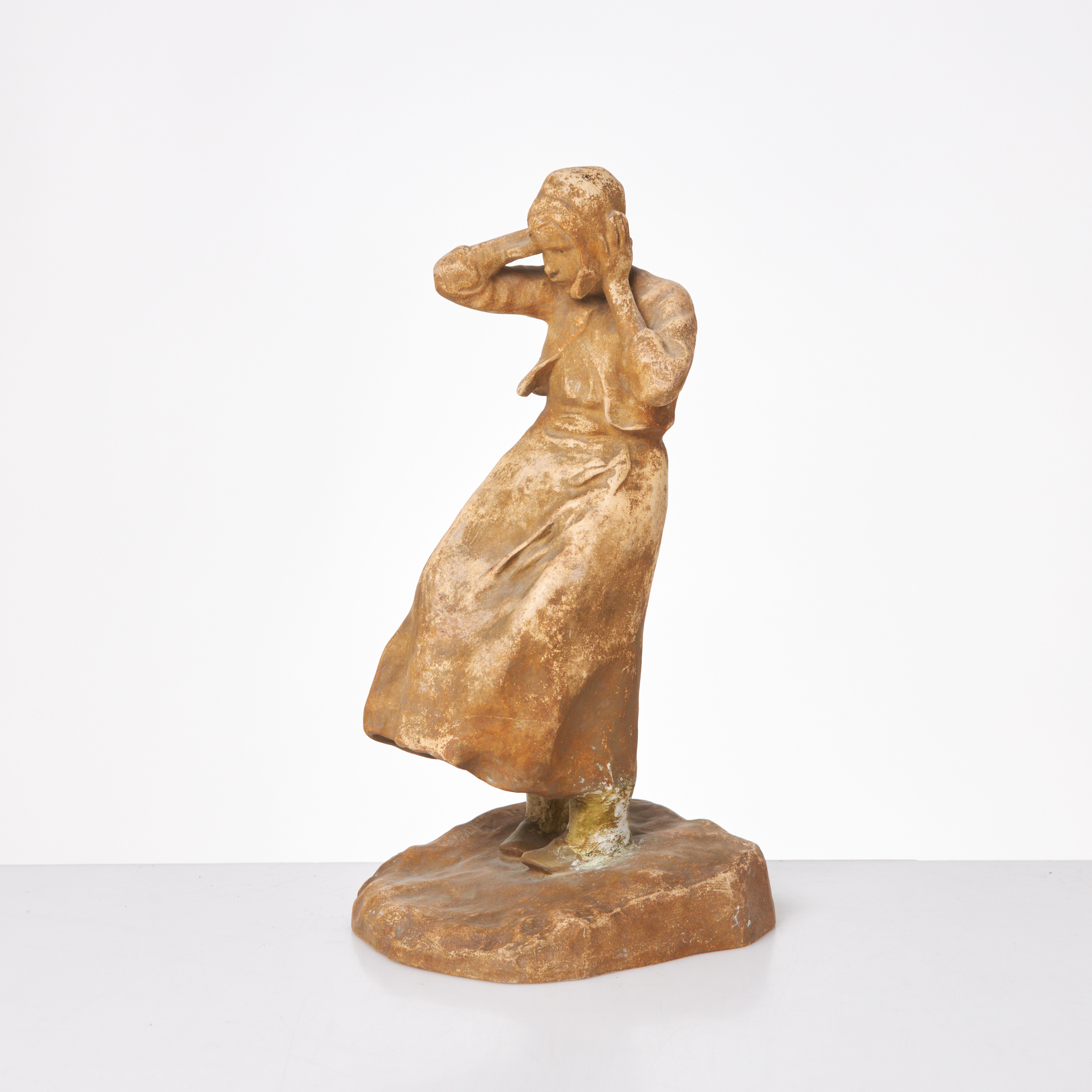 RUTH MILLES. "Flicka i blåst", skulptur, patinerat gips, signerad.