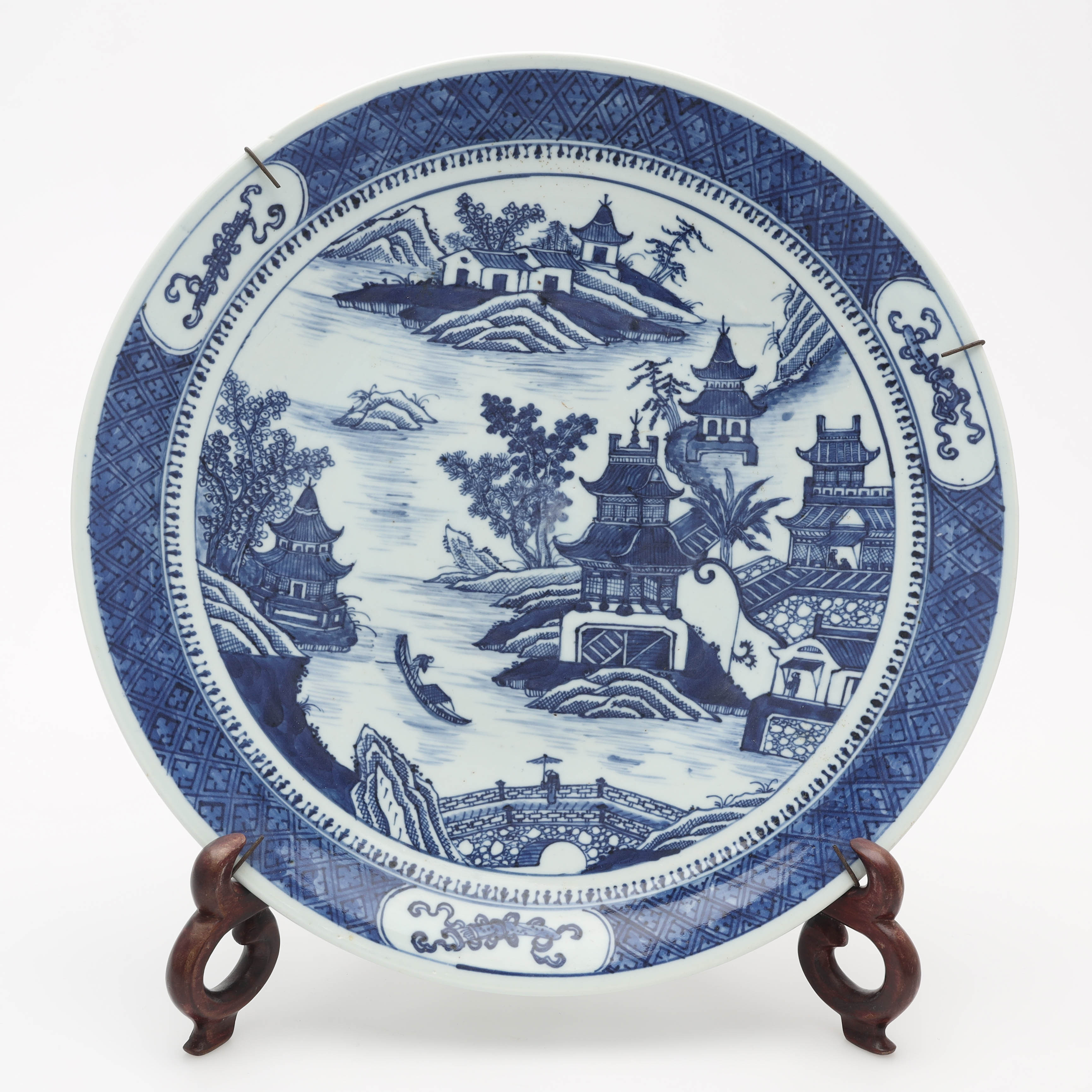 FAT, porslin, underglasyr i blått, flodlandskap, Kina, 1800-talets andra hälft.