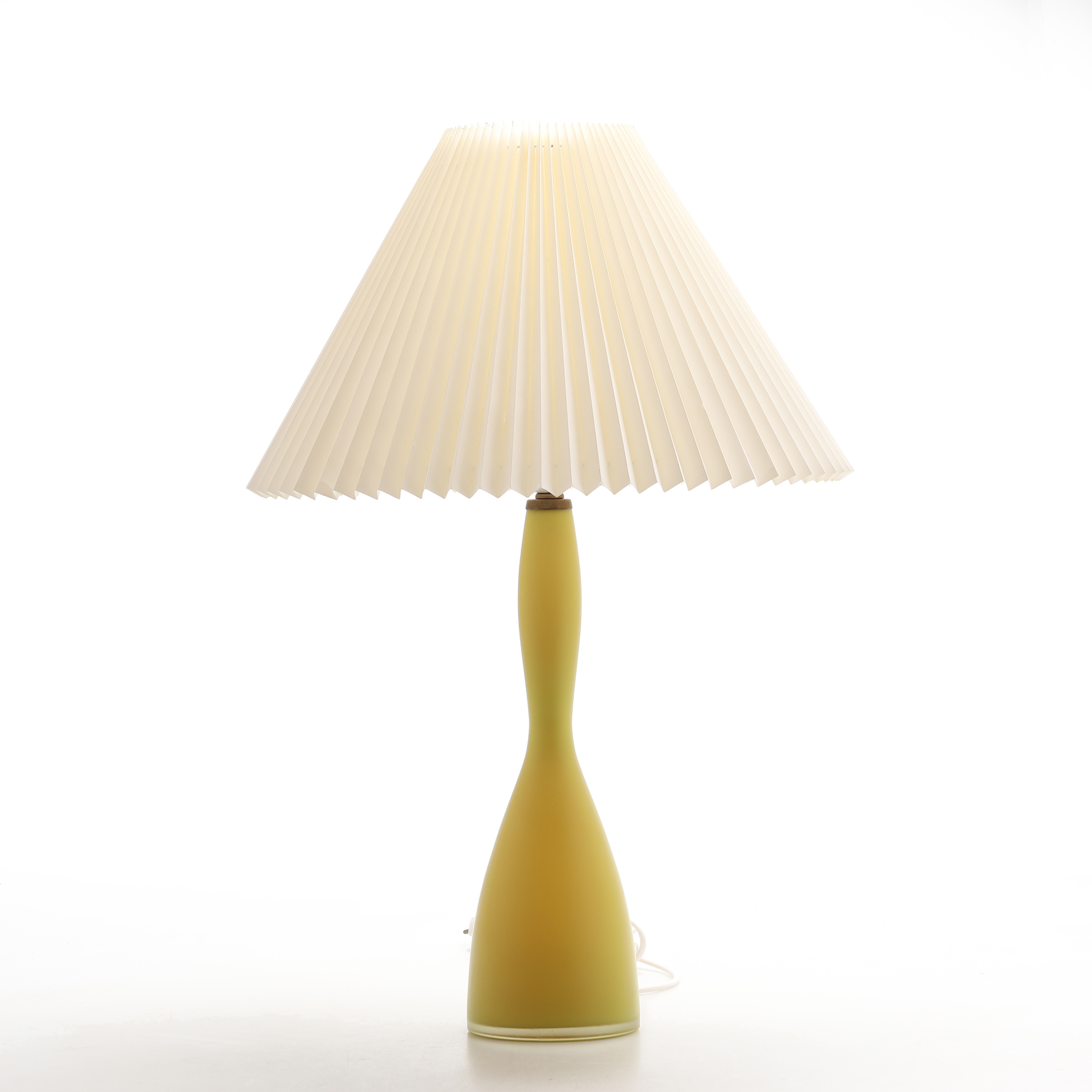 BENT NORDSTED, bordslampa, Kastrup glasværk. Med plisserad skärm, Danmark. 1960/70-tal .