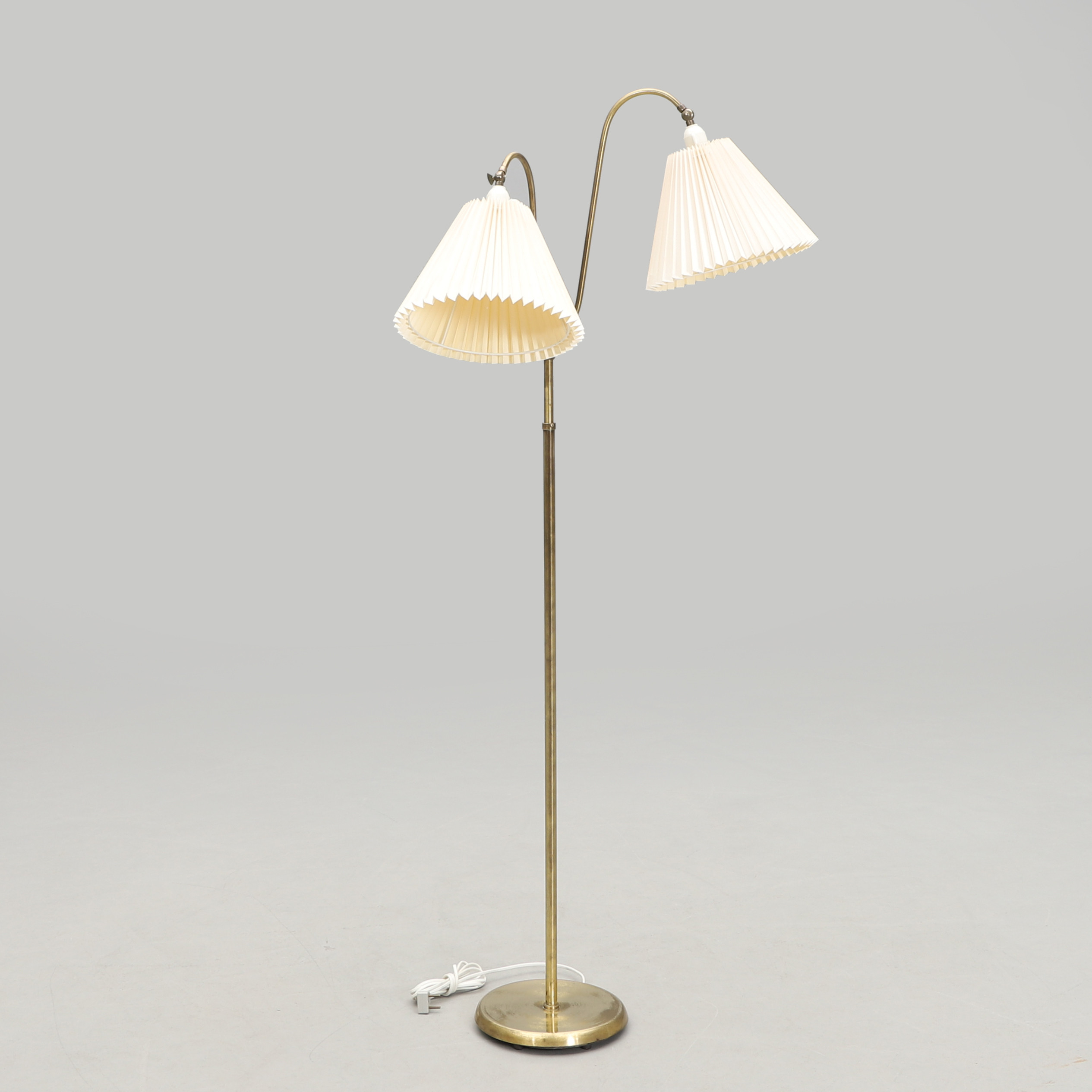 GOLVLAMPA, mässing, 1900-talets mitt.