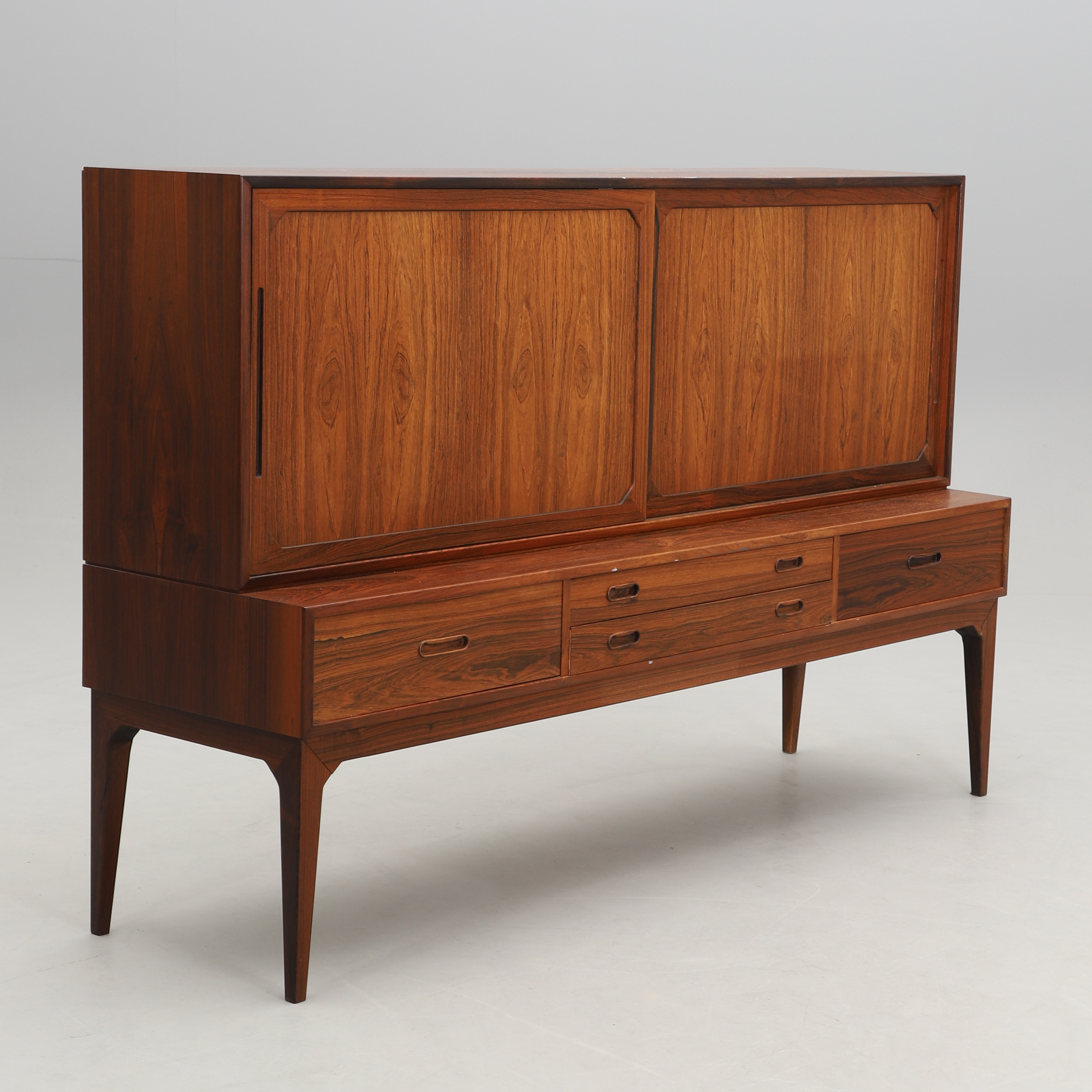 POUL HUNDEVAD. Sideboard, jakaranda, Danmark, 1900-talets mitt.