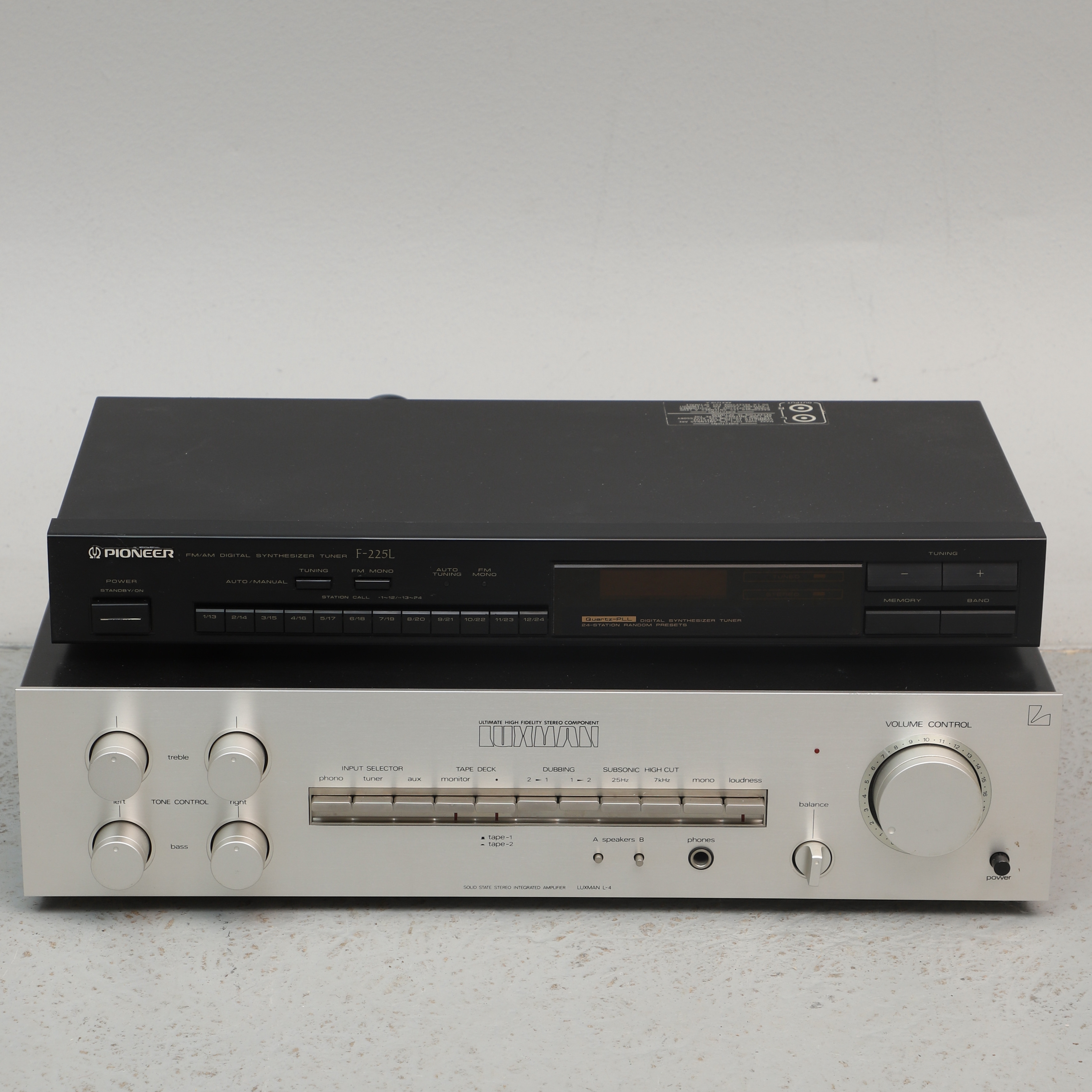 FÖRSTÄRKARE OCH FM/AM DIGITAL, 2 st. Luxman L4 och Pioneer F-225L.