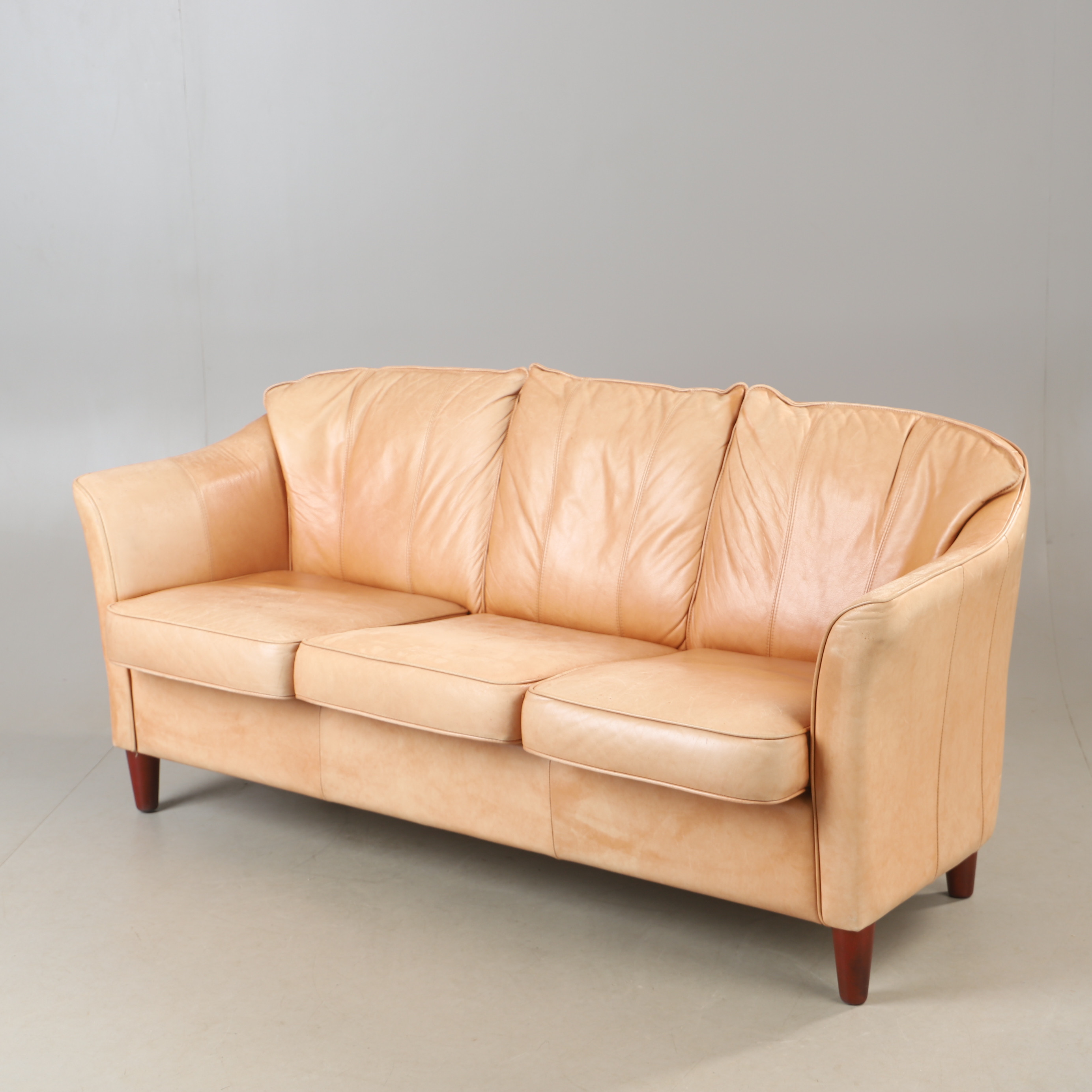 SOFFA, "Fame", brun skinnklädsel, Tibro, 1900/2000-tal.