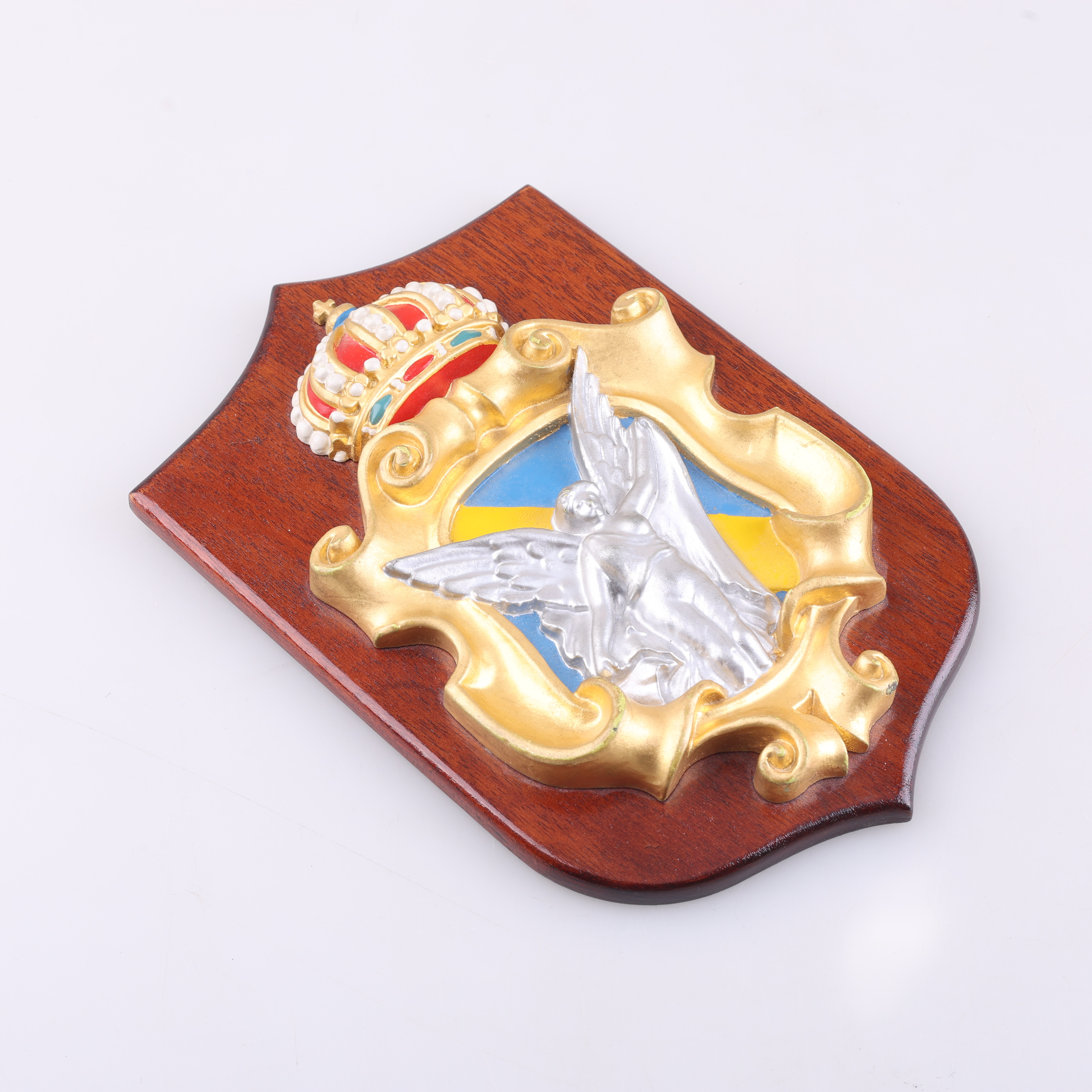VAPENSKÖLD, HMS Fylgia Pansarkryssare 1905-1952, målad metall på träplatta.