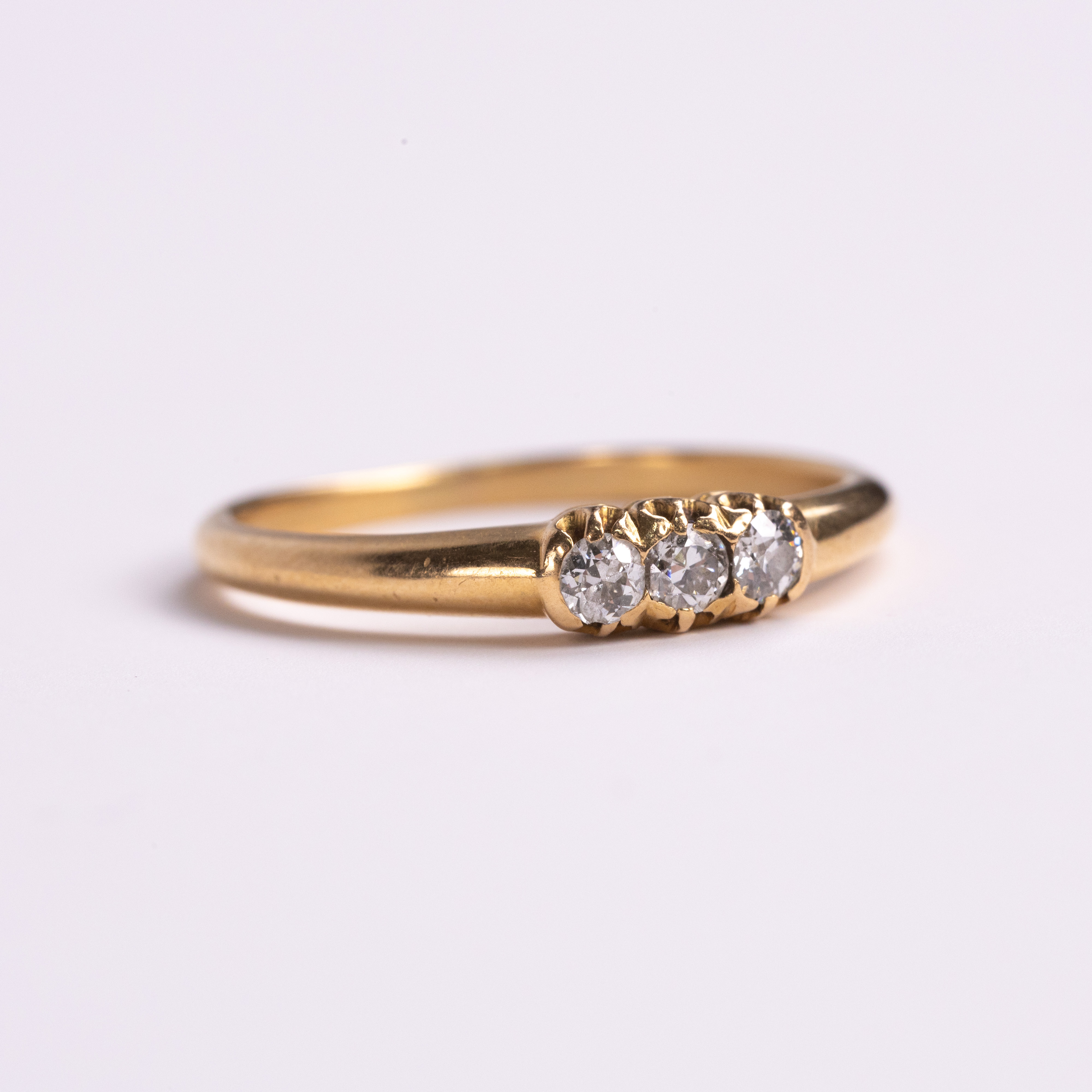 RING, 18k guld, 3 st diamanter.
