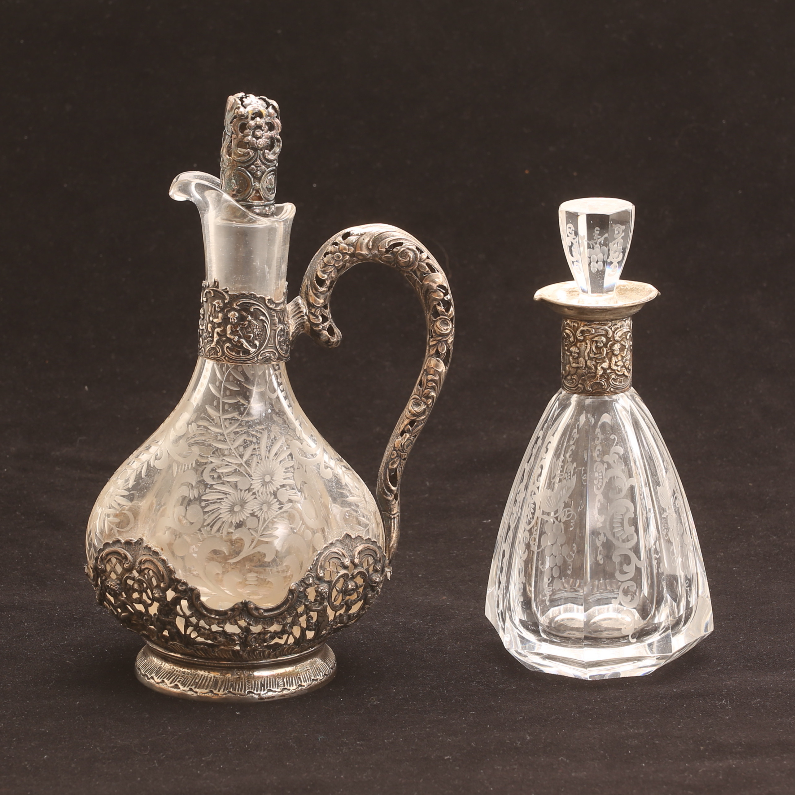 VINKARAFFER, 2 stycken, silver, etsat glas, 1900-talets första hälft.