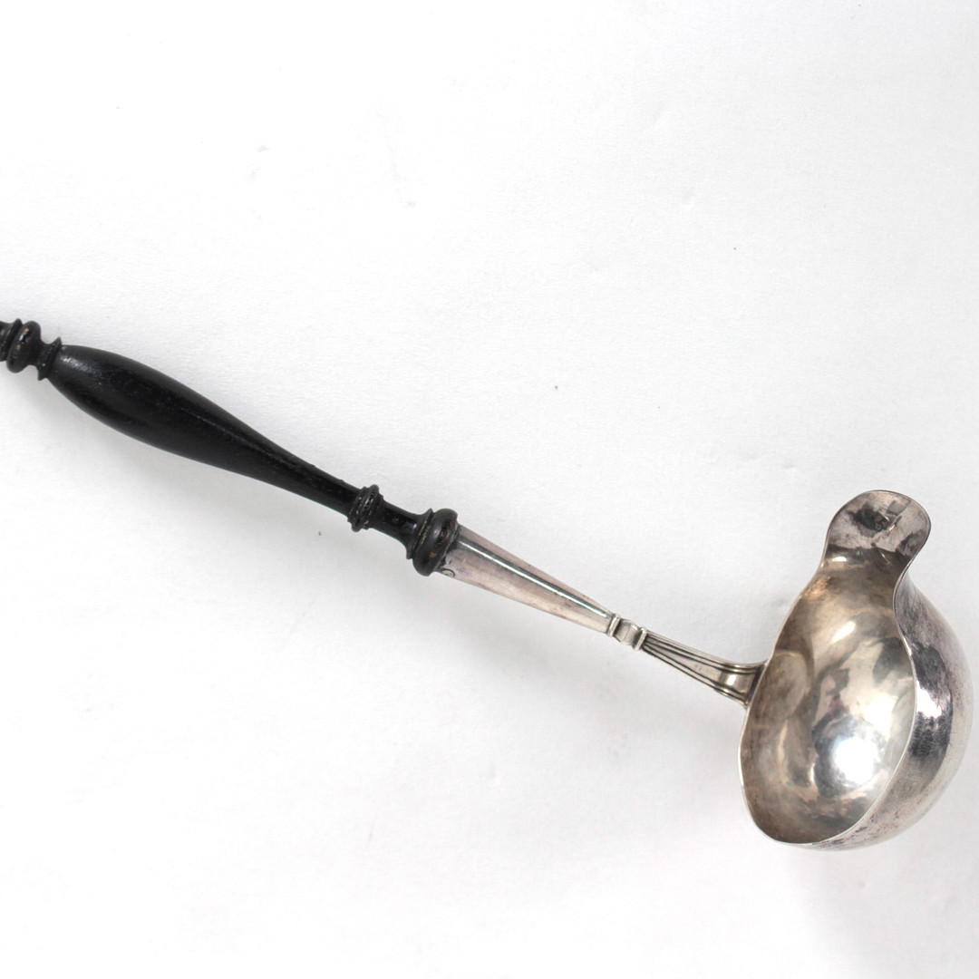 SÅSSLEV, silver med svärtat träskaft, Bror Erik Skogsborg Eskilstuna 1857.