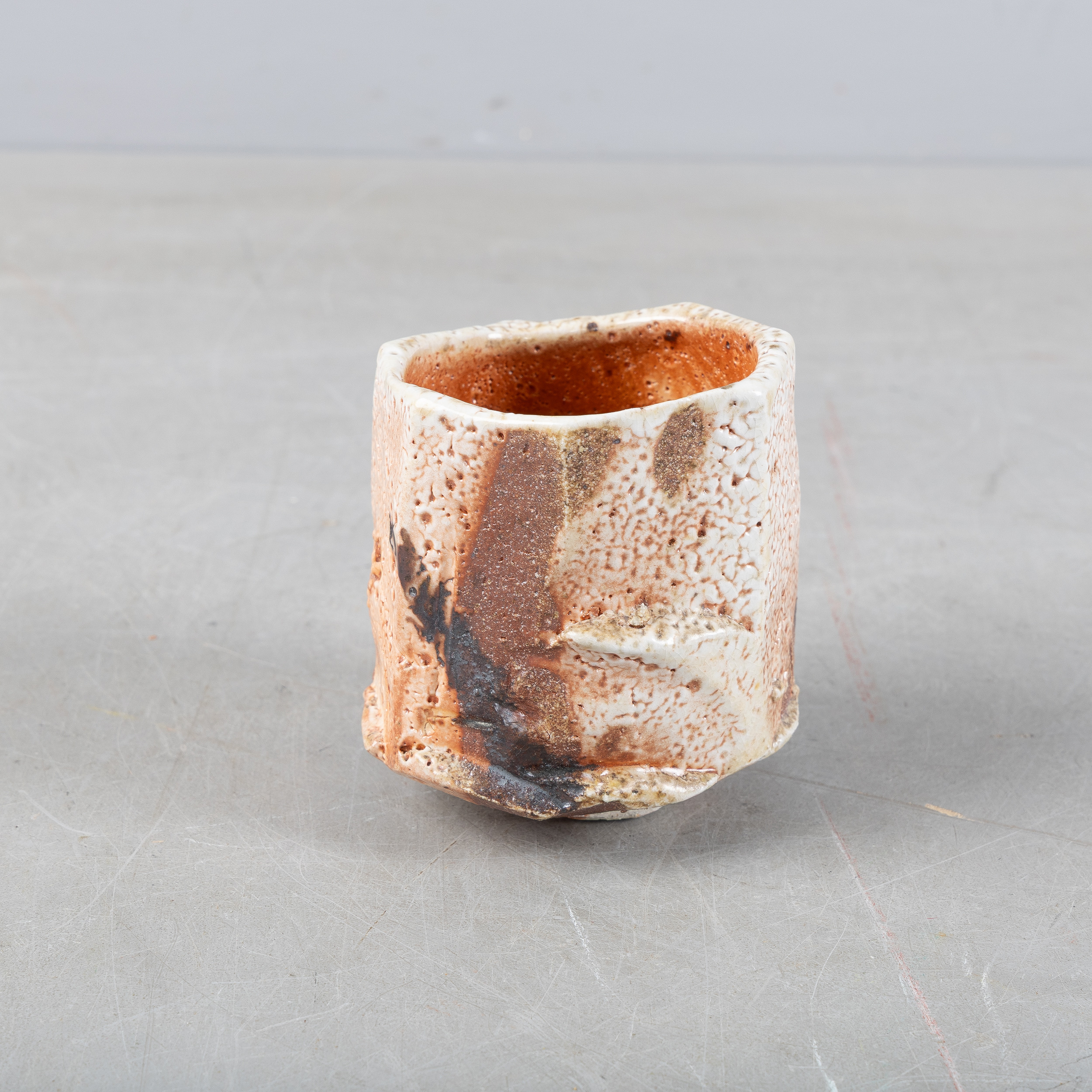 ELENA RENKER. Shino Chawan, teskål, stämpelsignerad.