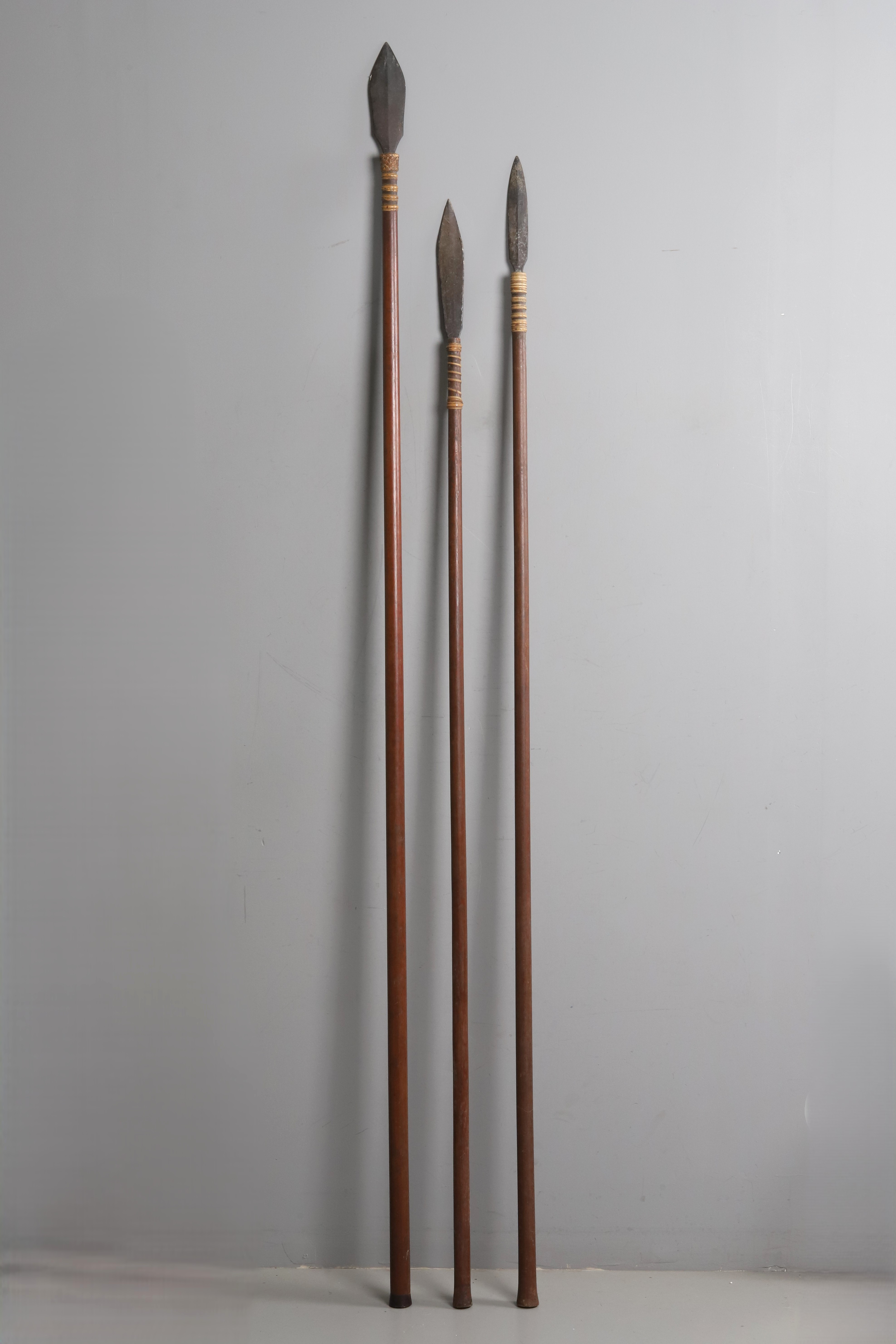 KAST/STICKSPJUT, 3 st, metall, trä, 1900-tal.