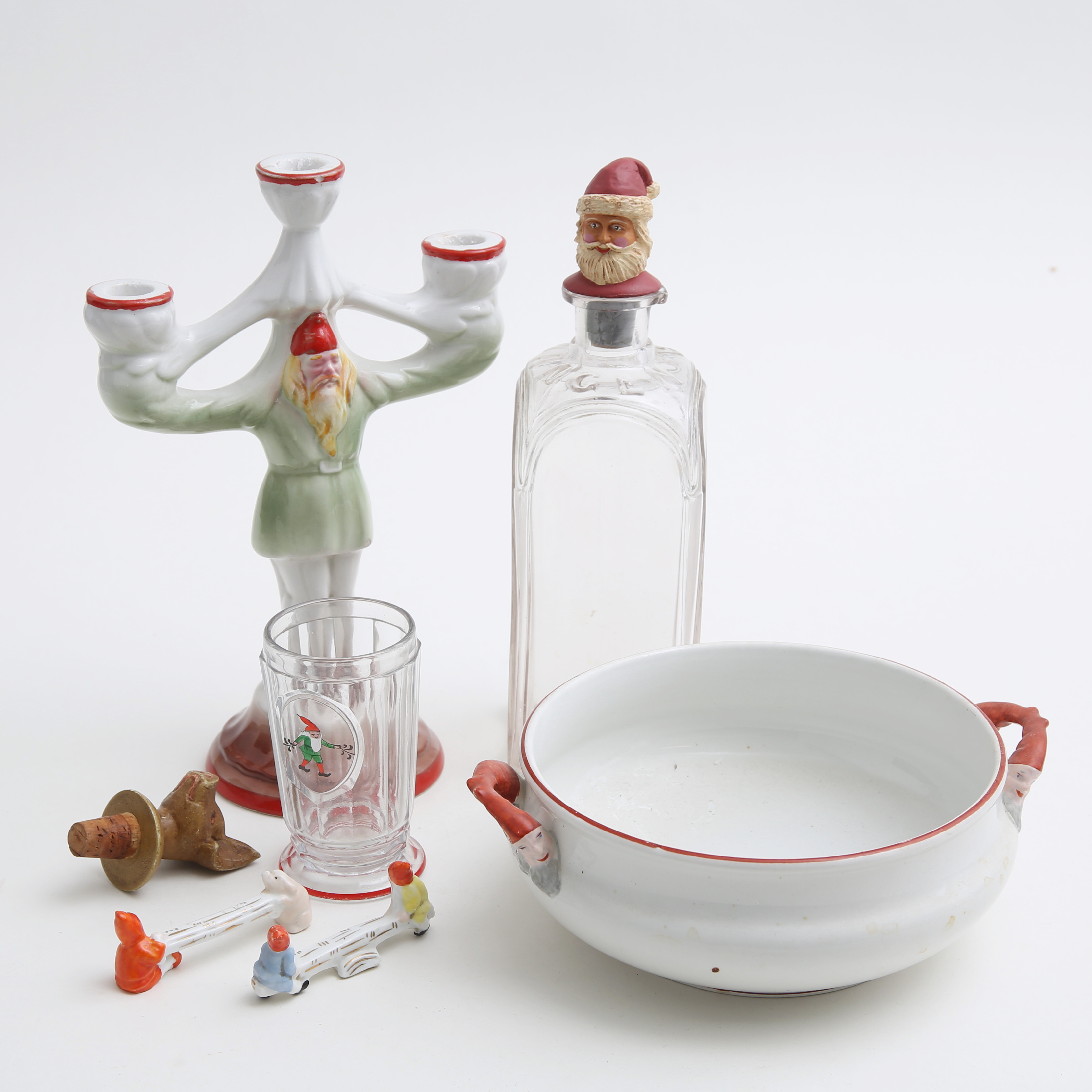 JULFÖREMÅL, 7 delar för dukning, glas/porslin, 1900-tal.