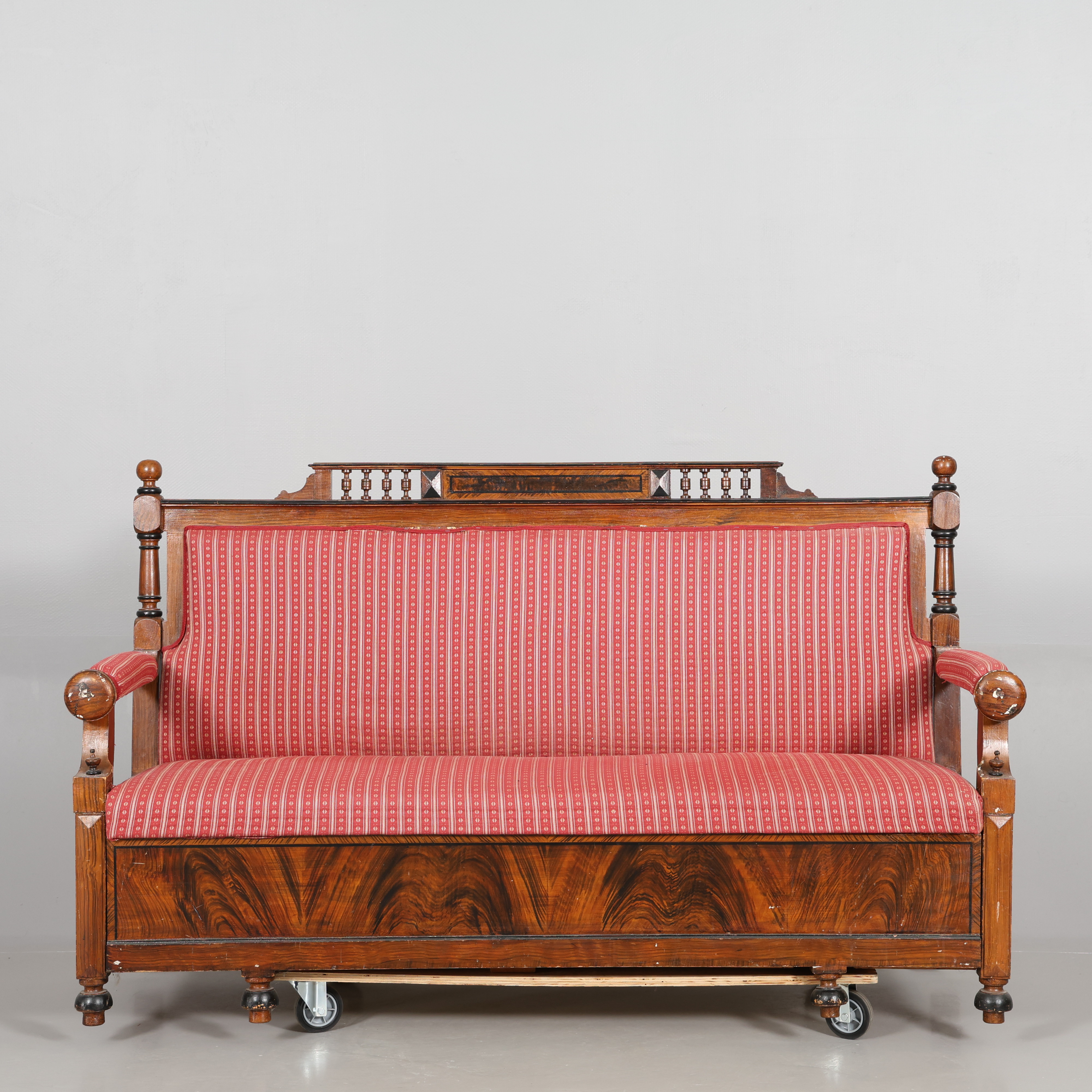 SOFFA, nyrenässans, sekelskiftet 1900.