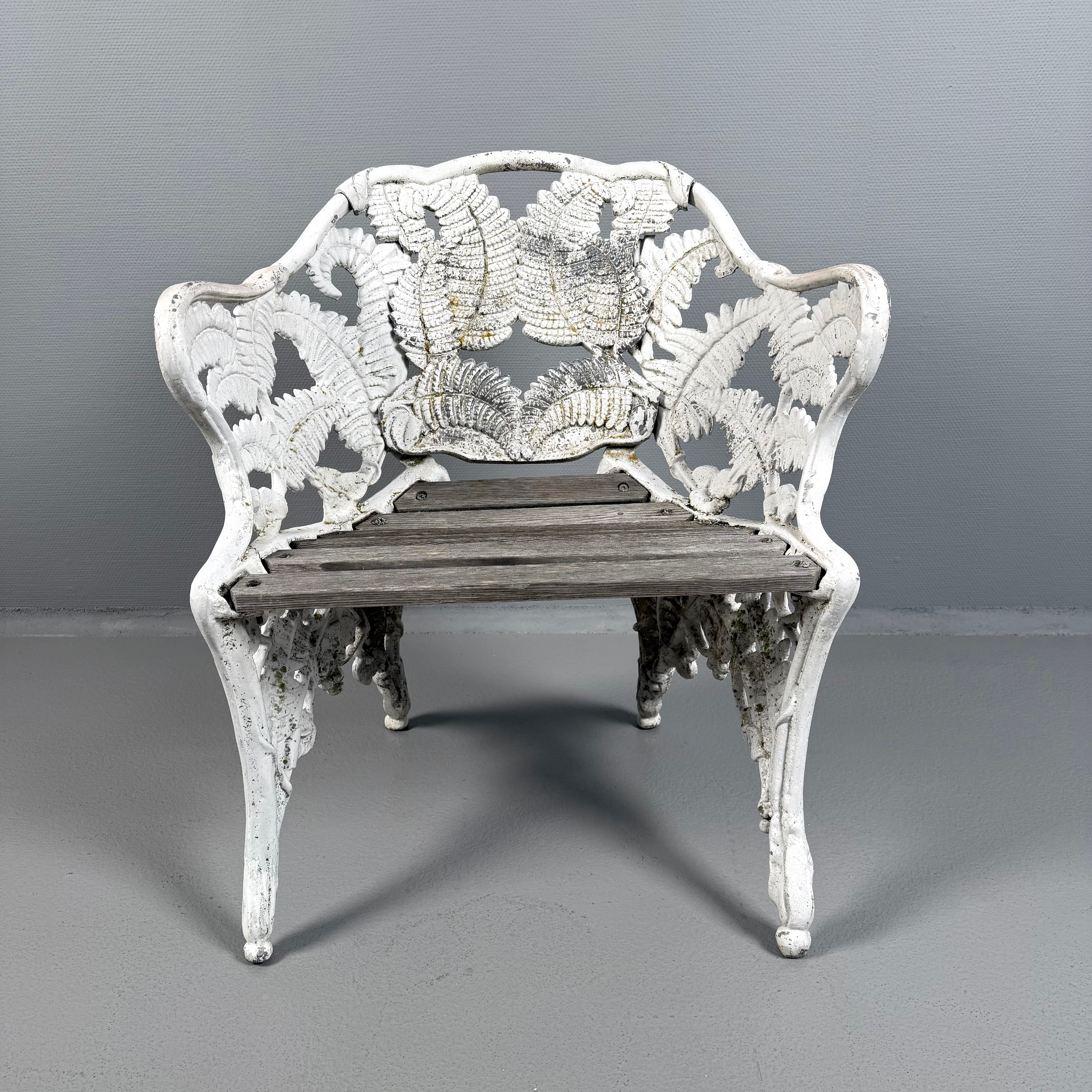 TRÄDGÅRDSSTOL, Melins Metallgjuteri, "Ormbunke", 1900-tal, lackerat gjutgods med genombruten dekor av ormbunkar.