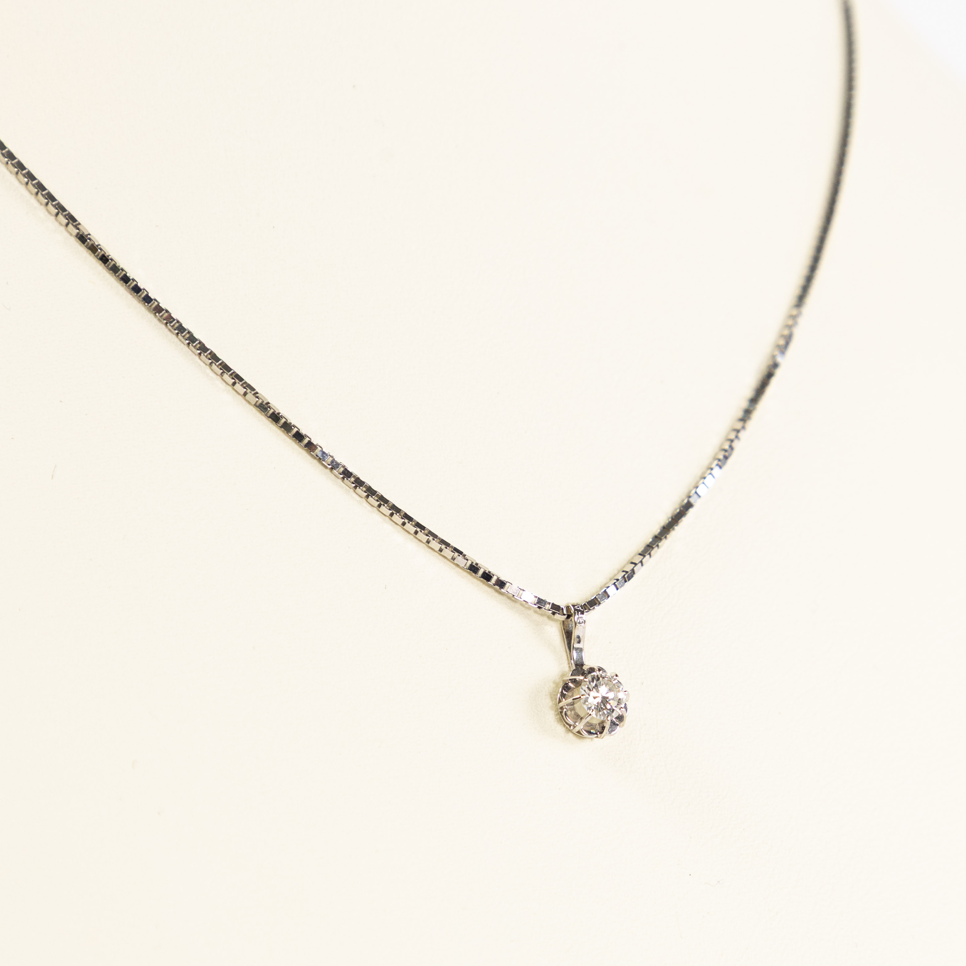 KEDJA, med diamanthänge, 18k guld.