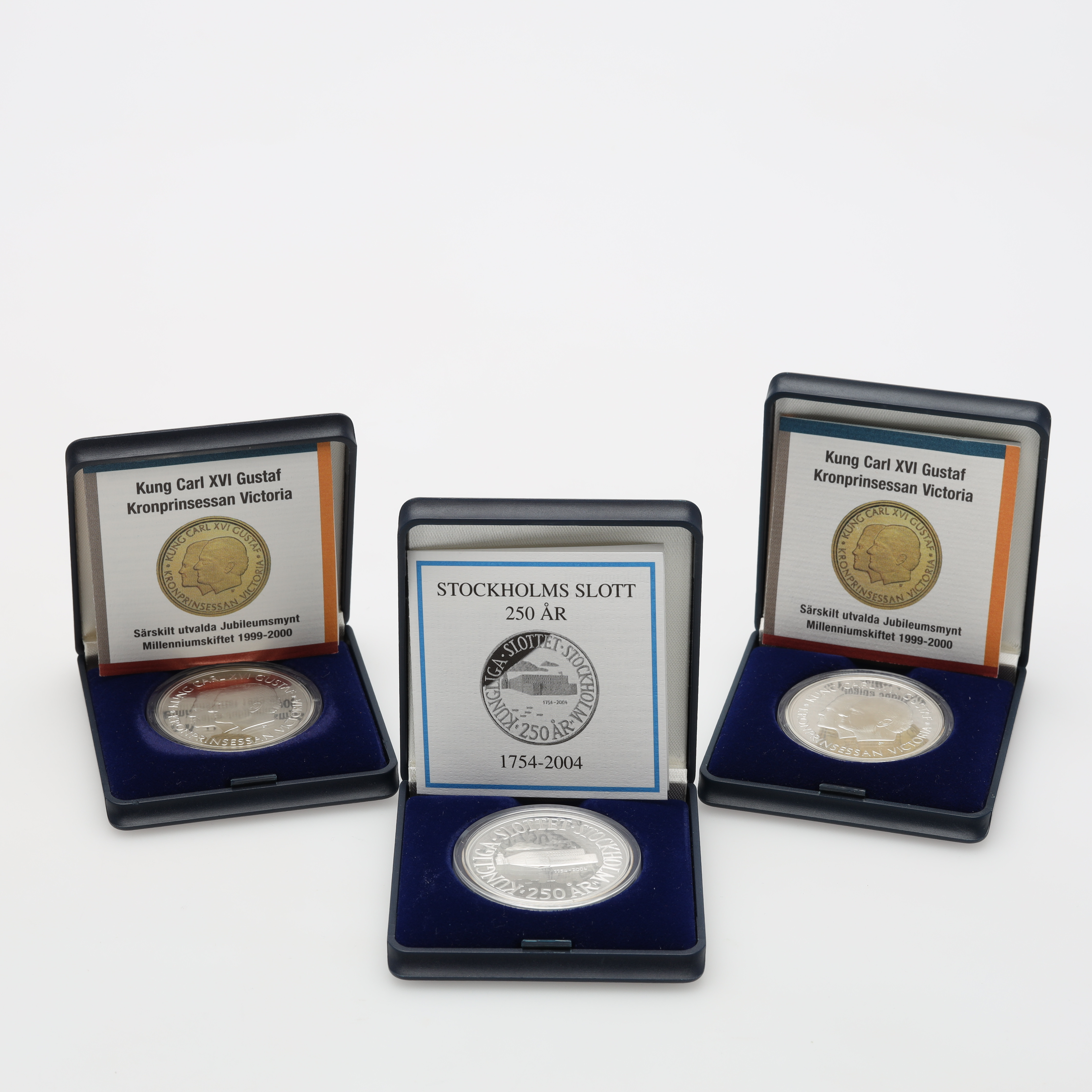 JUBILEUMSMYNT 3 stycken 925/1000 silver 200 kronor vikt ca 81 gram.