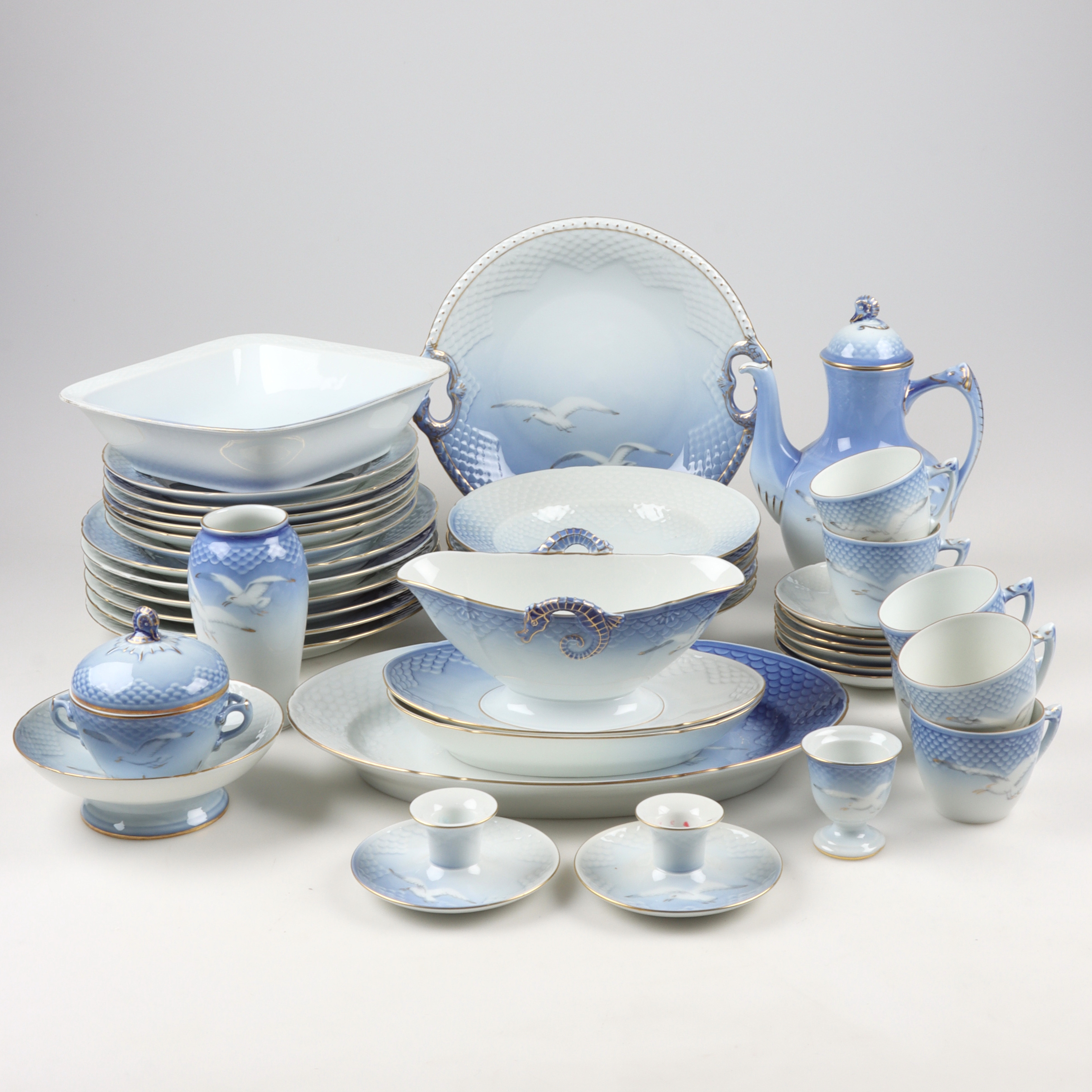 SERVISDELAR 39 delar, porslin, "Måsen", Bing & Gröndahl, Danmark.