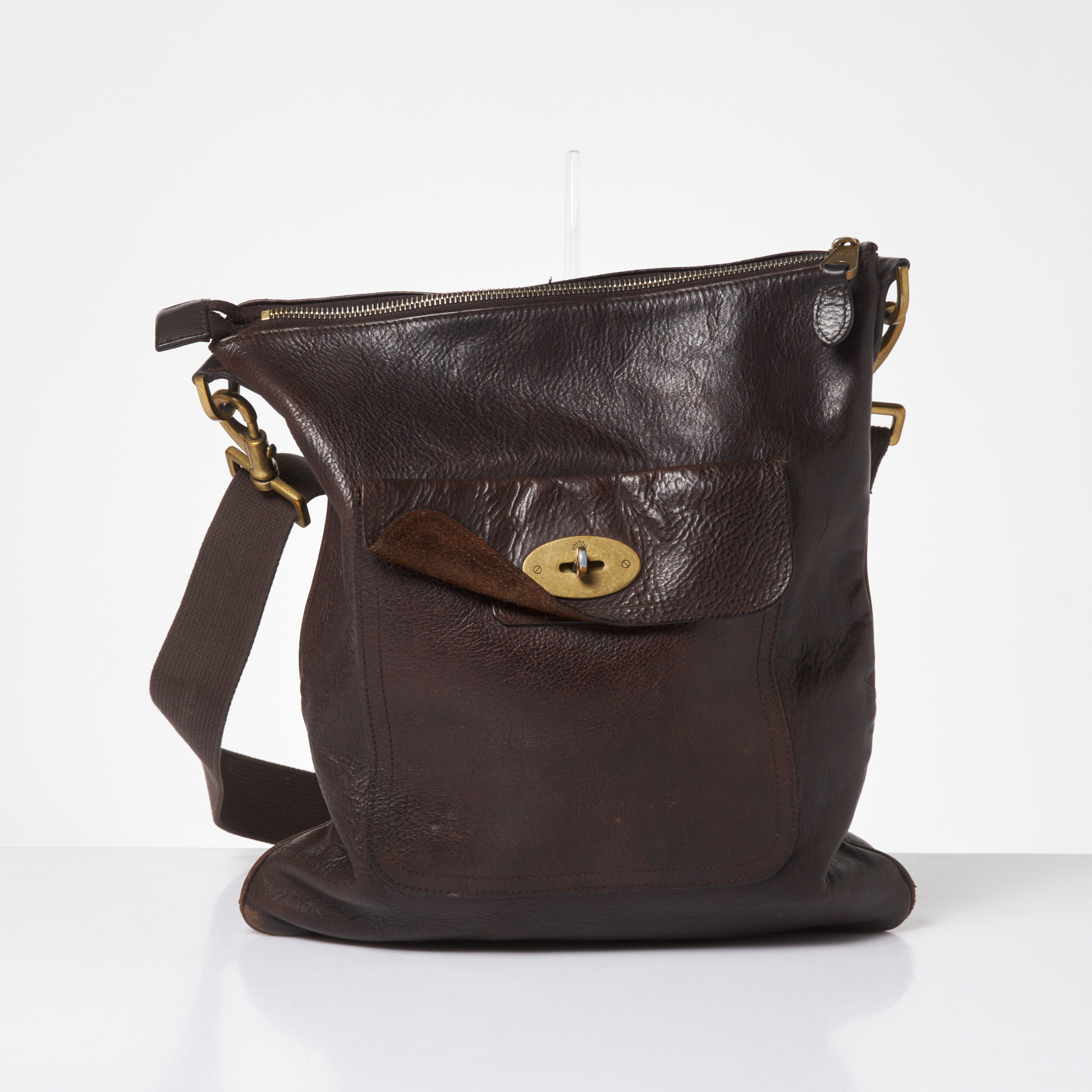 MULBERRY. Messenger, väska, mörkbrunt läder.