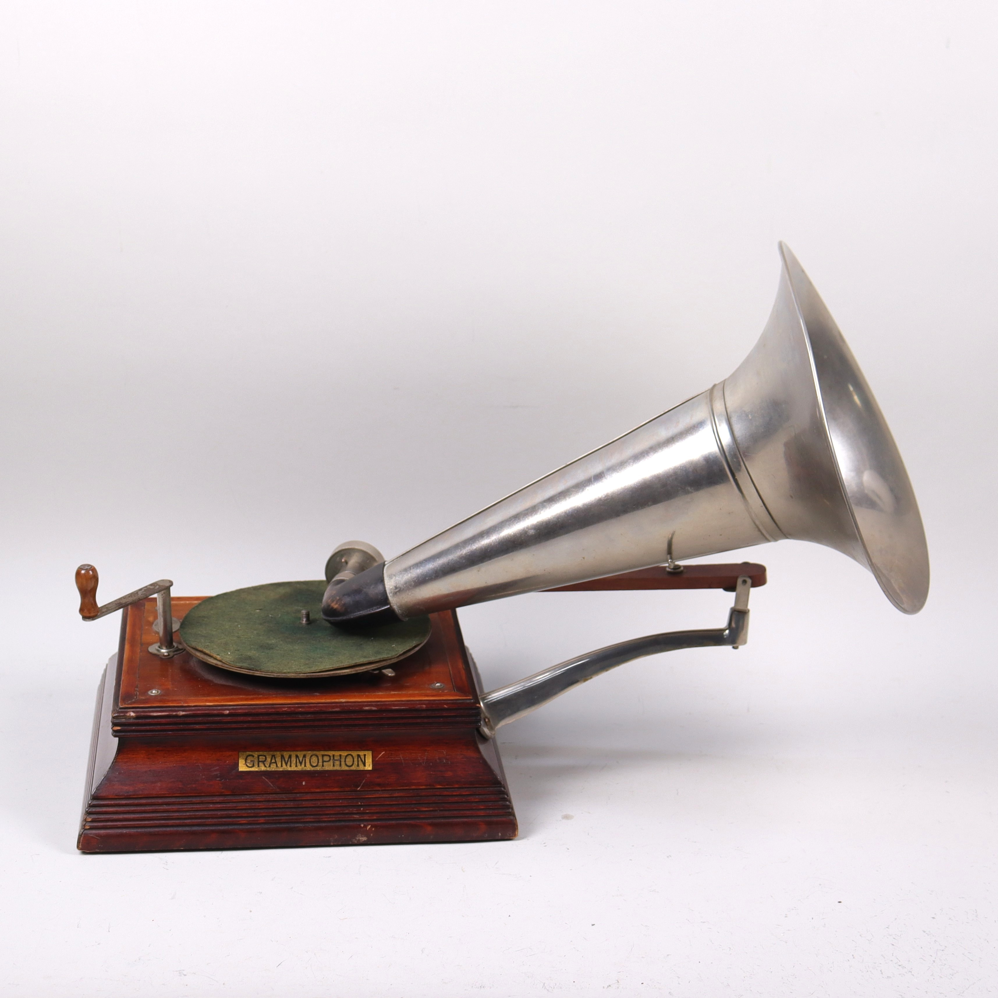 TRATTGRAMMOFON, Deutsche Grammophon Aktien Gesellschaft, "Die Stimme seines Herrn", tidigt 1900-tal.