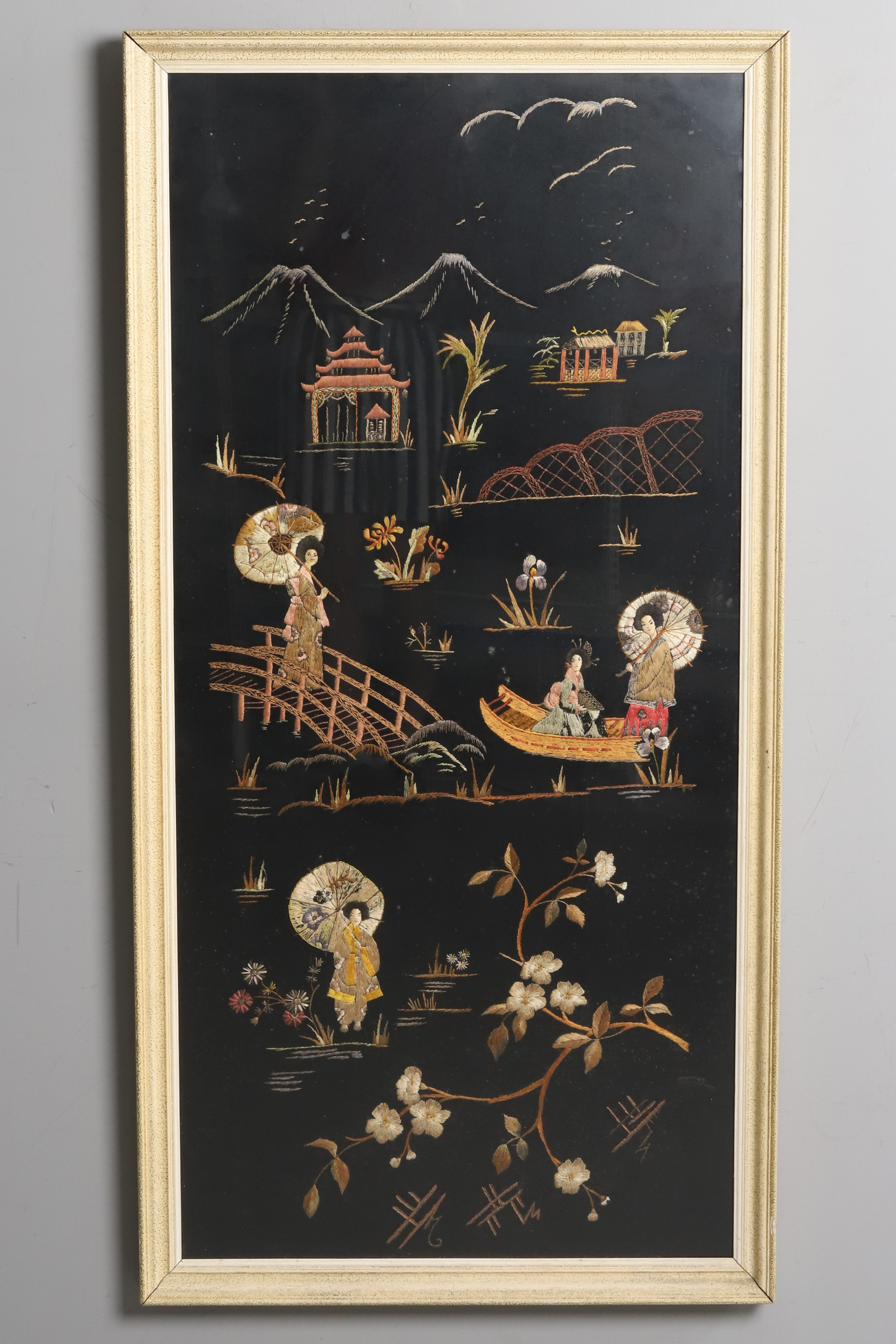 ASIATISK SILKESBRODERAD TAVLA, 1900-tal.