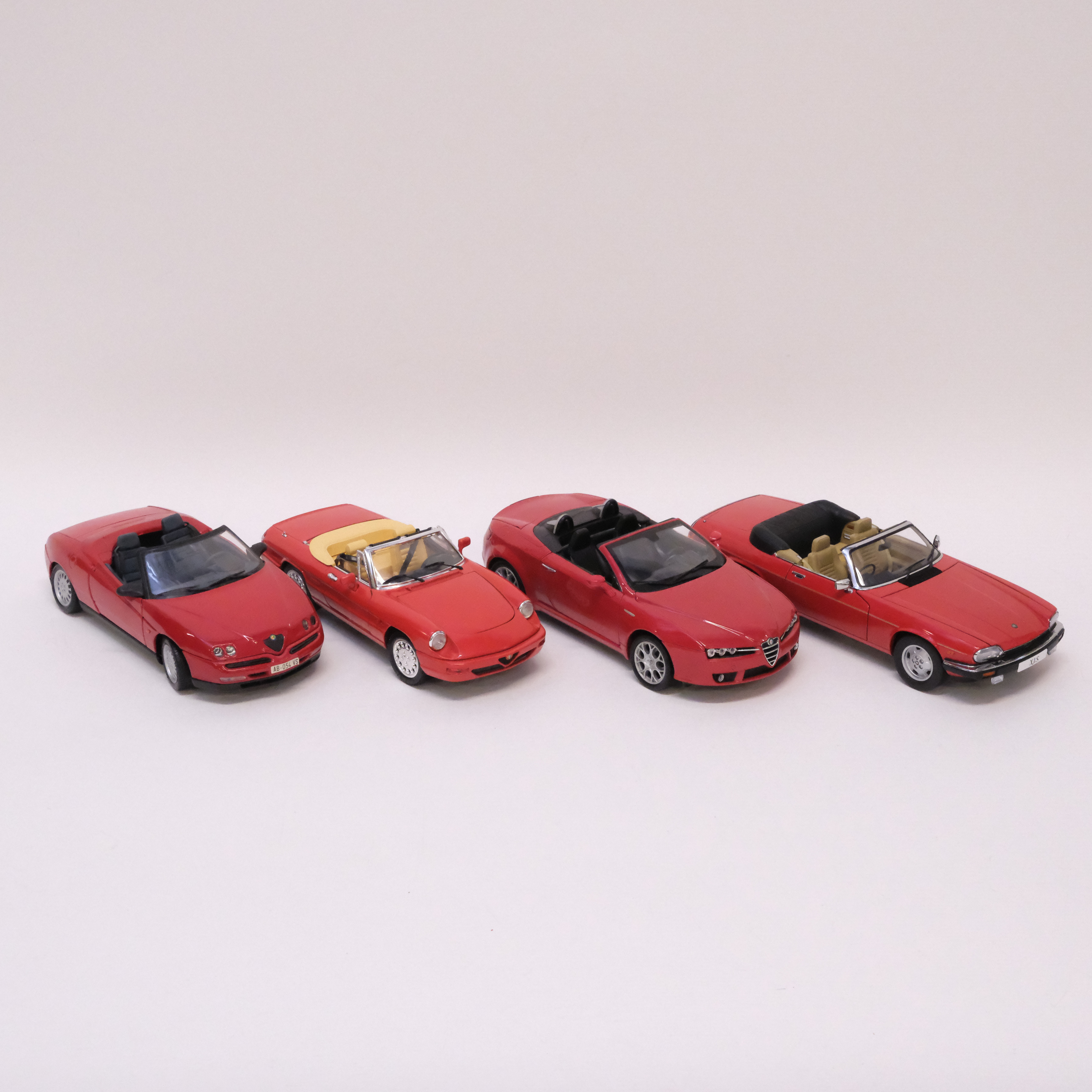 FYRA MODELLBILAR. AUTOART, MAISTO, WELLY OCH JOUEF EVOLUTION. SKALA 1:18.