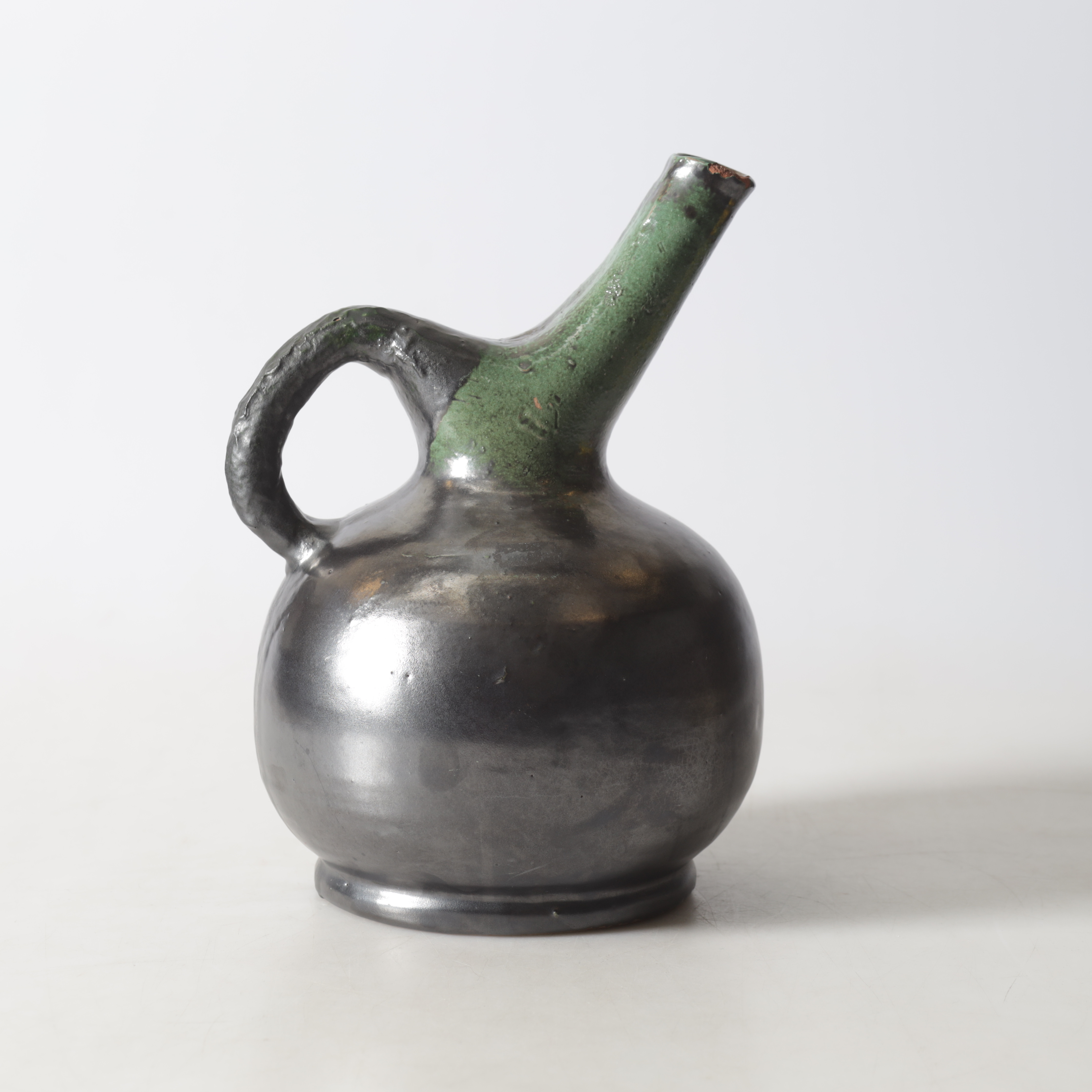 ALLAN EBELING. tillbringare, glaserat lergods, Torshälla, monogramsignerad, 1930-tal.