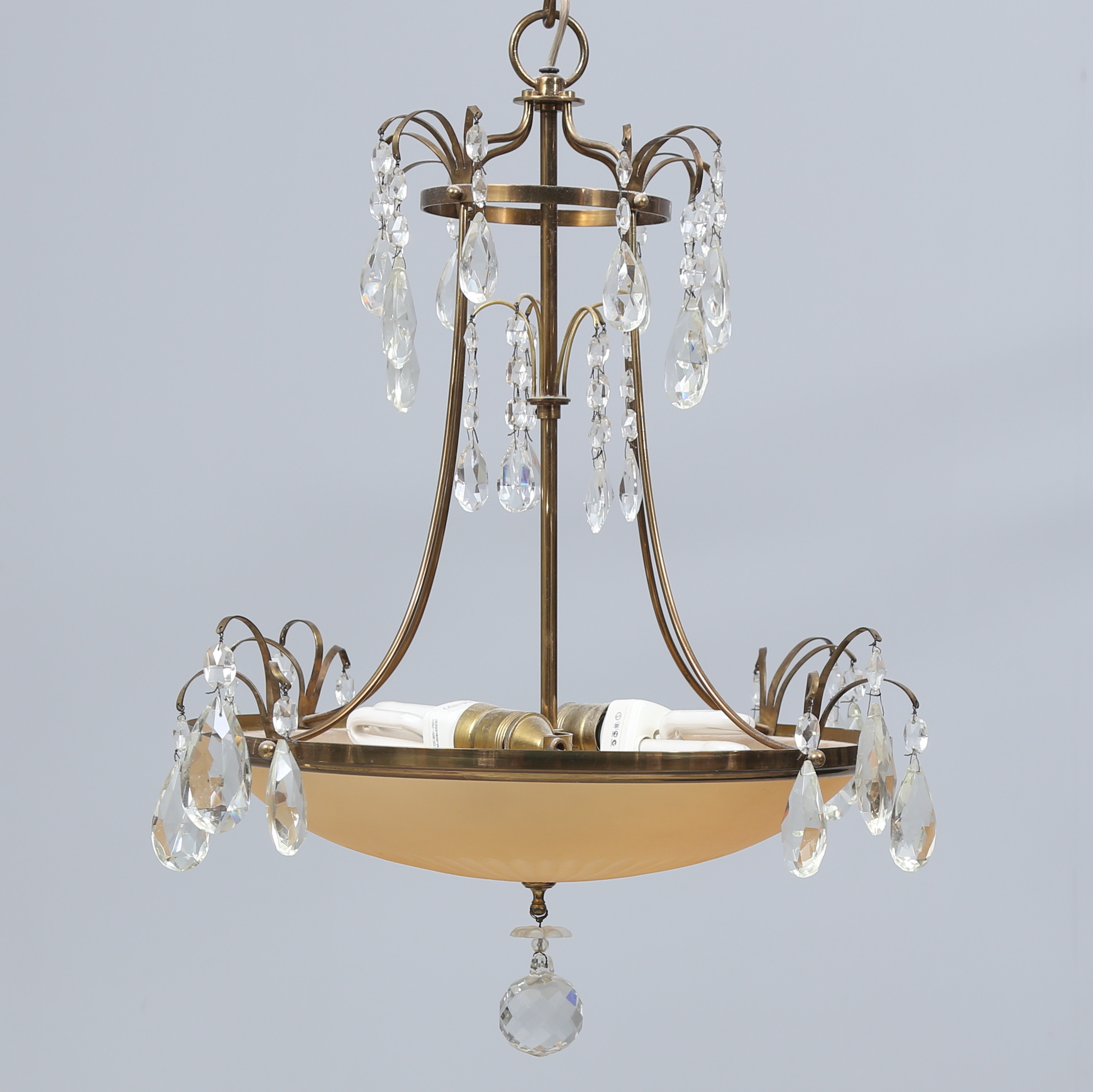 TAKKRONA/TAKPLAFOND, glas och mässing, 1900-talets första hälft.
