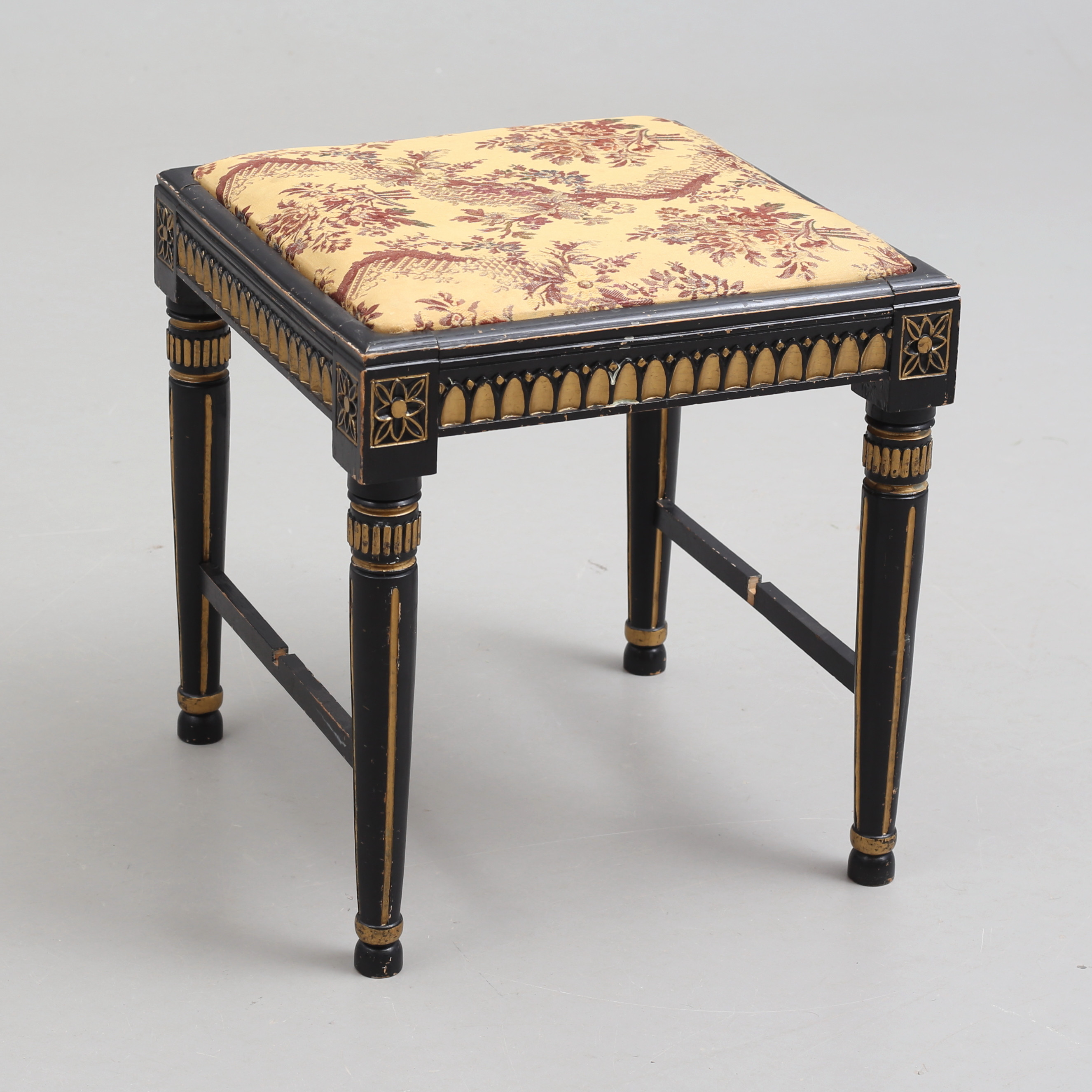 TABURETT, gustaviansk stil, 1800/1900-tal.