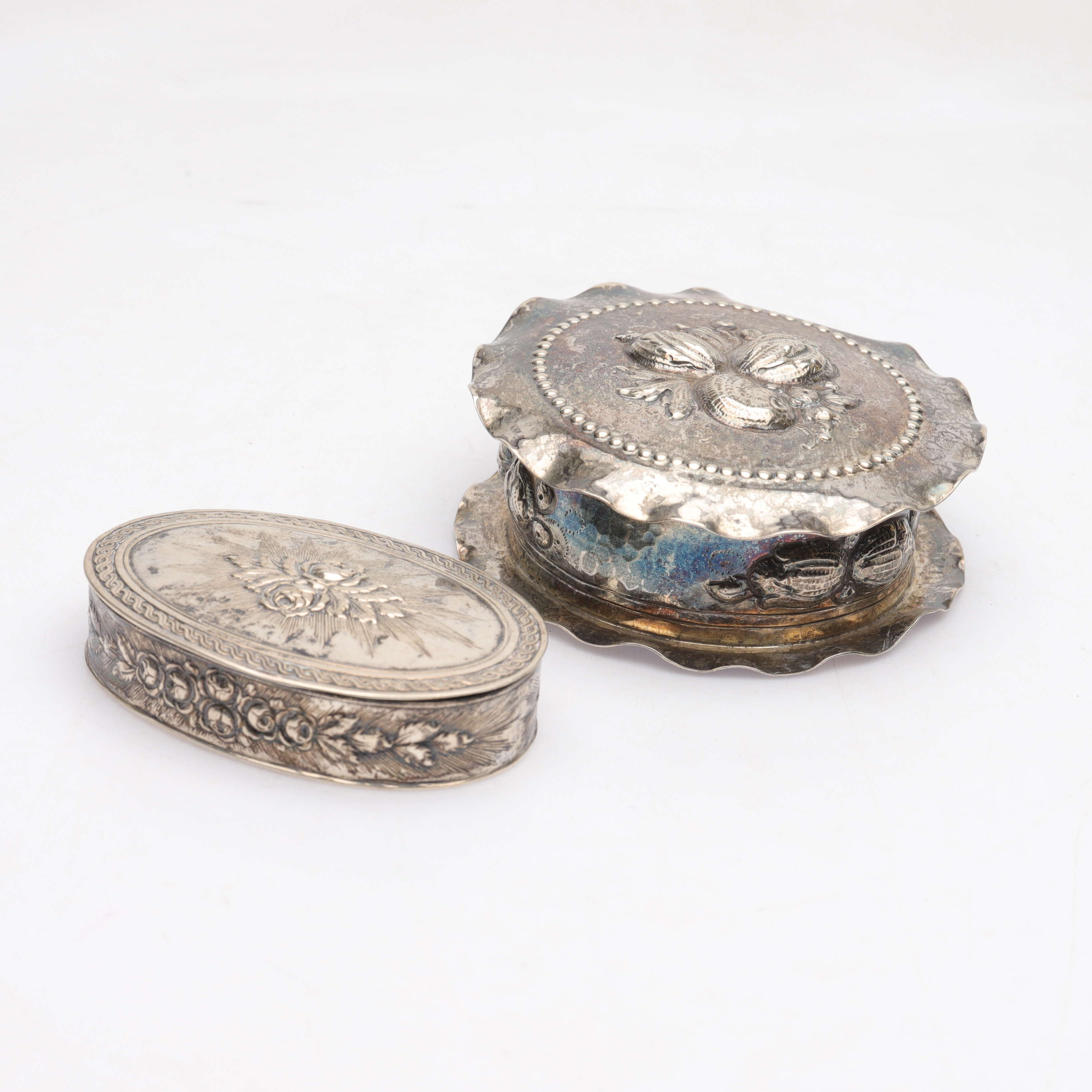 DOSOR, 2 st, Silver, 1900-tal, delvis CG Hallberg, totalvikt ca 222g.