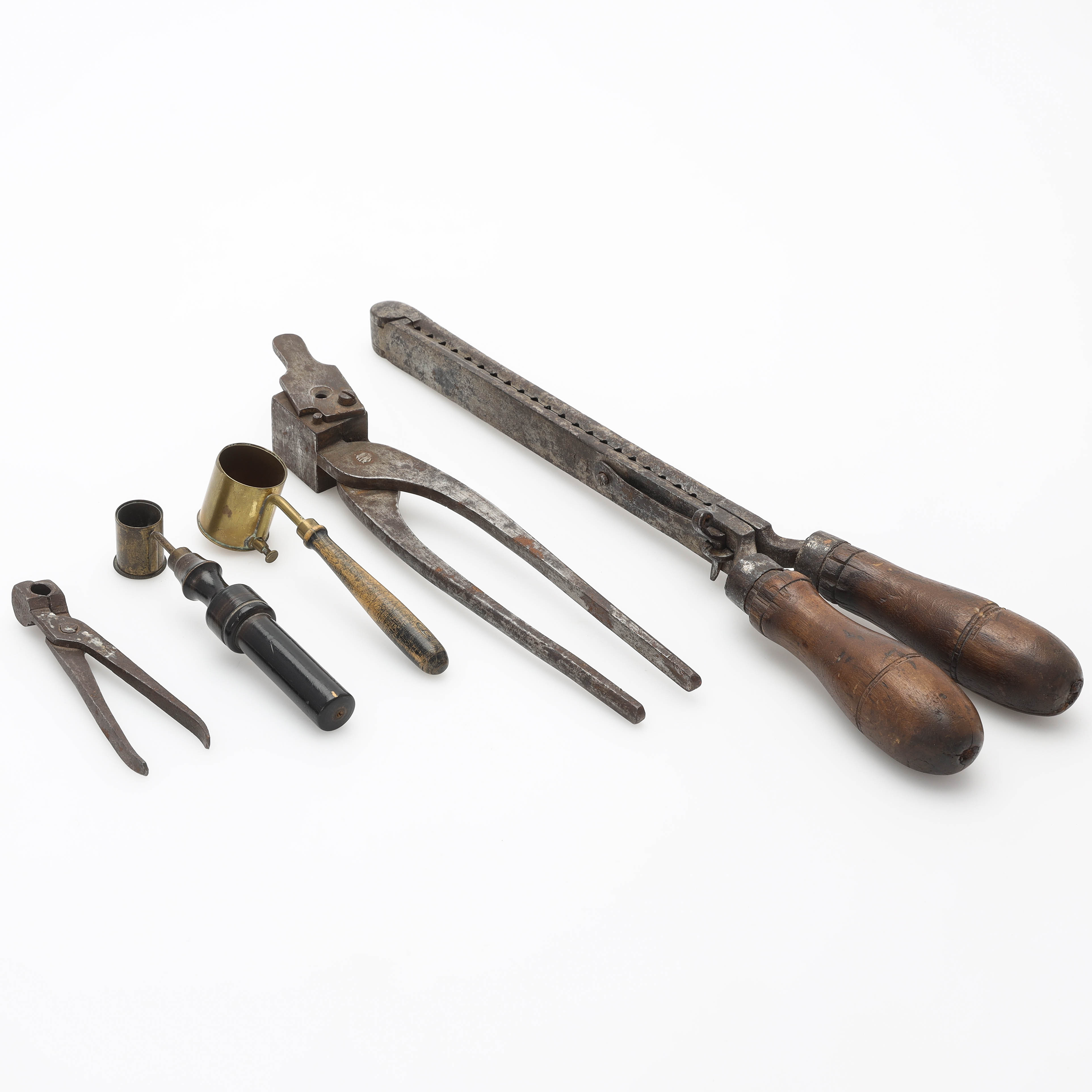 HAGELTÅNG, KULTÄNGER samt KRUTMÅTT, 5 delar, 1800-tal.