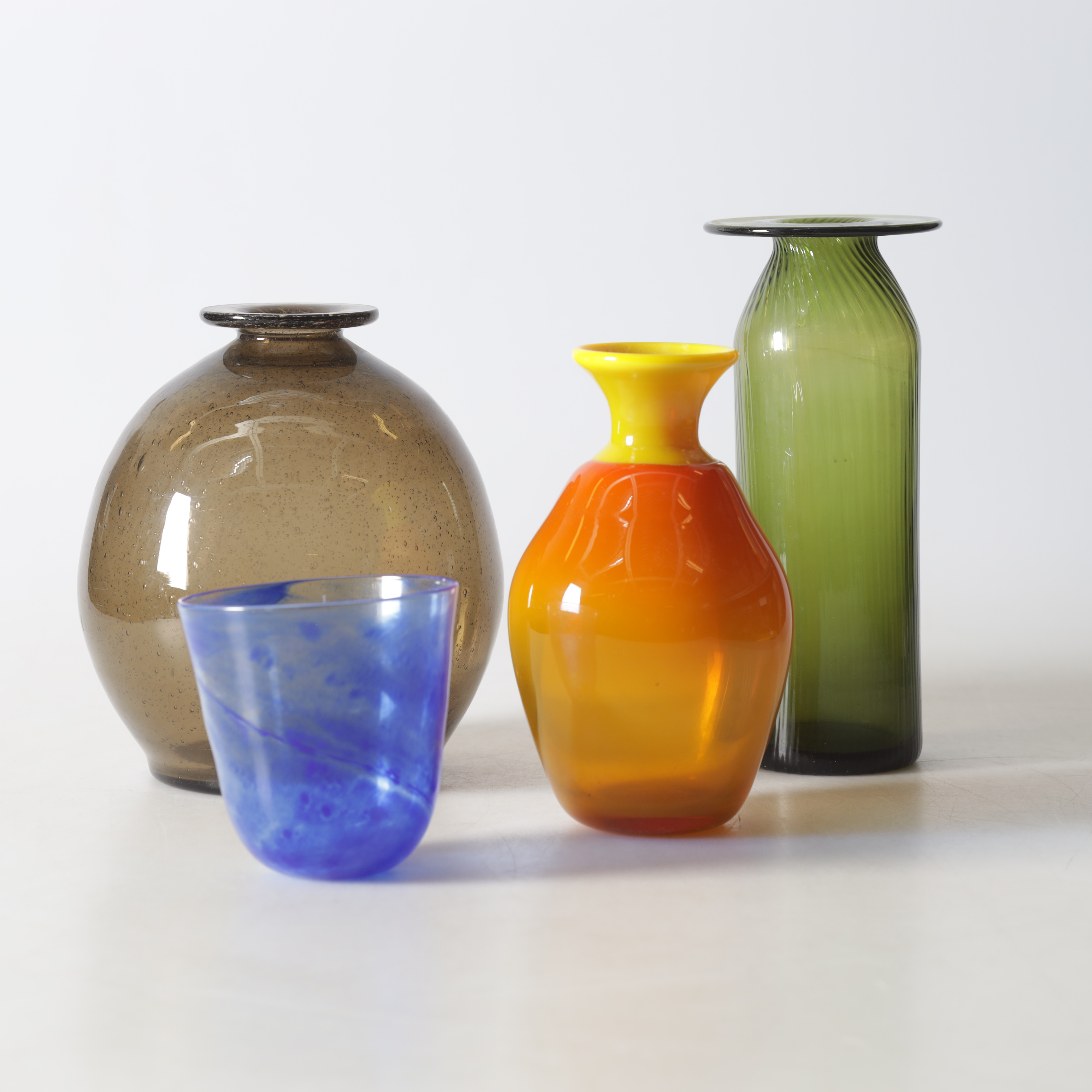 VASER, 4 st, glas, bl a Gösta Sigvard Lindshammar, signerad.