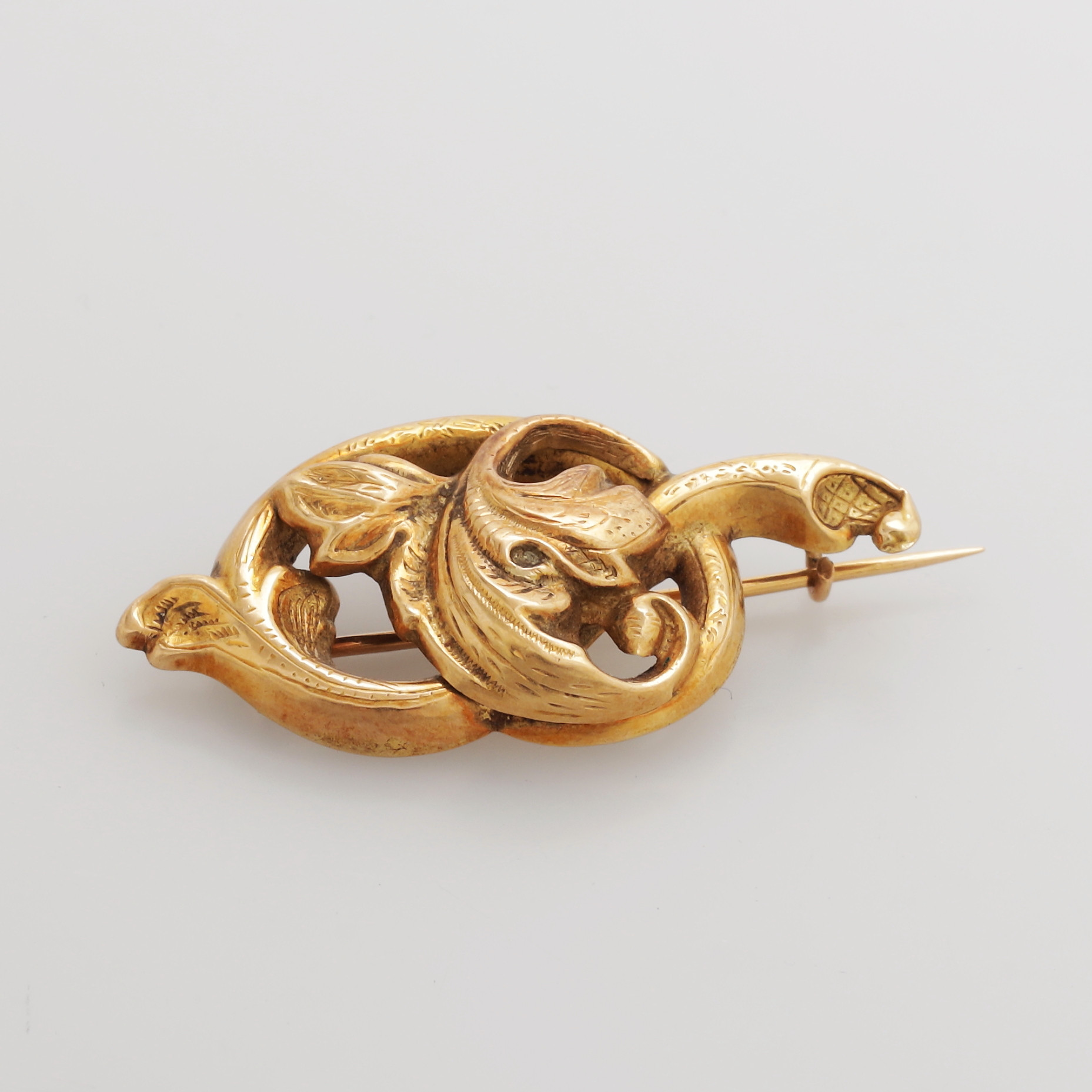 BROSCH, guld 18K, vikt 4,7 gram.