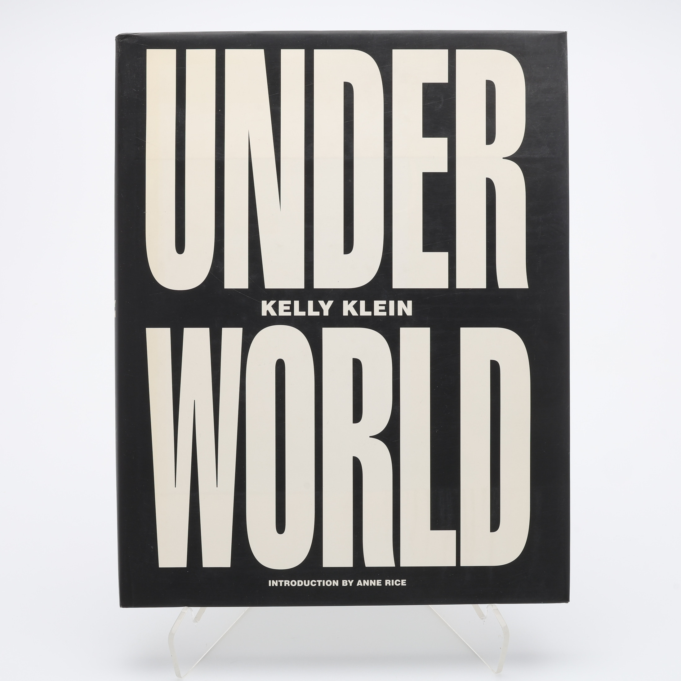 FOTO. DEN AMERIKANSKE FOTOGRAFEN KELLY KLEINS "UNDERWORLD" I FÖRSTA UPPLAGAN, 1995.