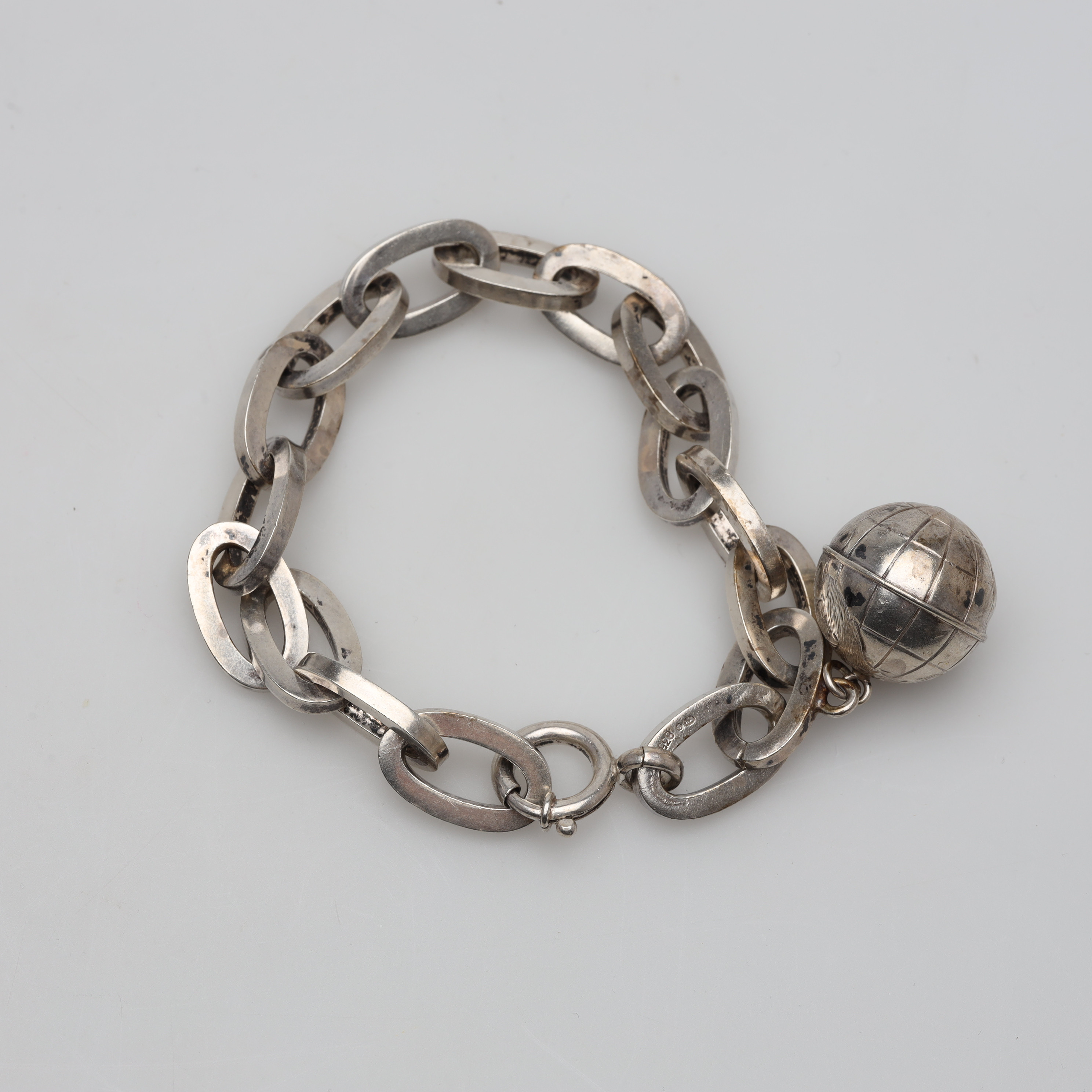ARMBAND samt HÄNGE, silver, bruttovikt ca 43 gram.