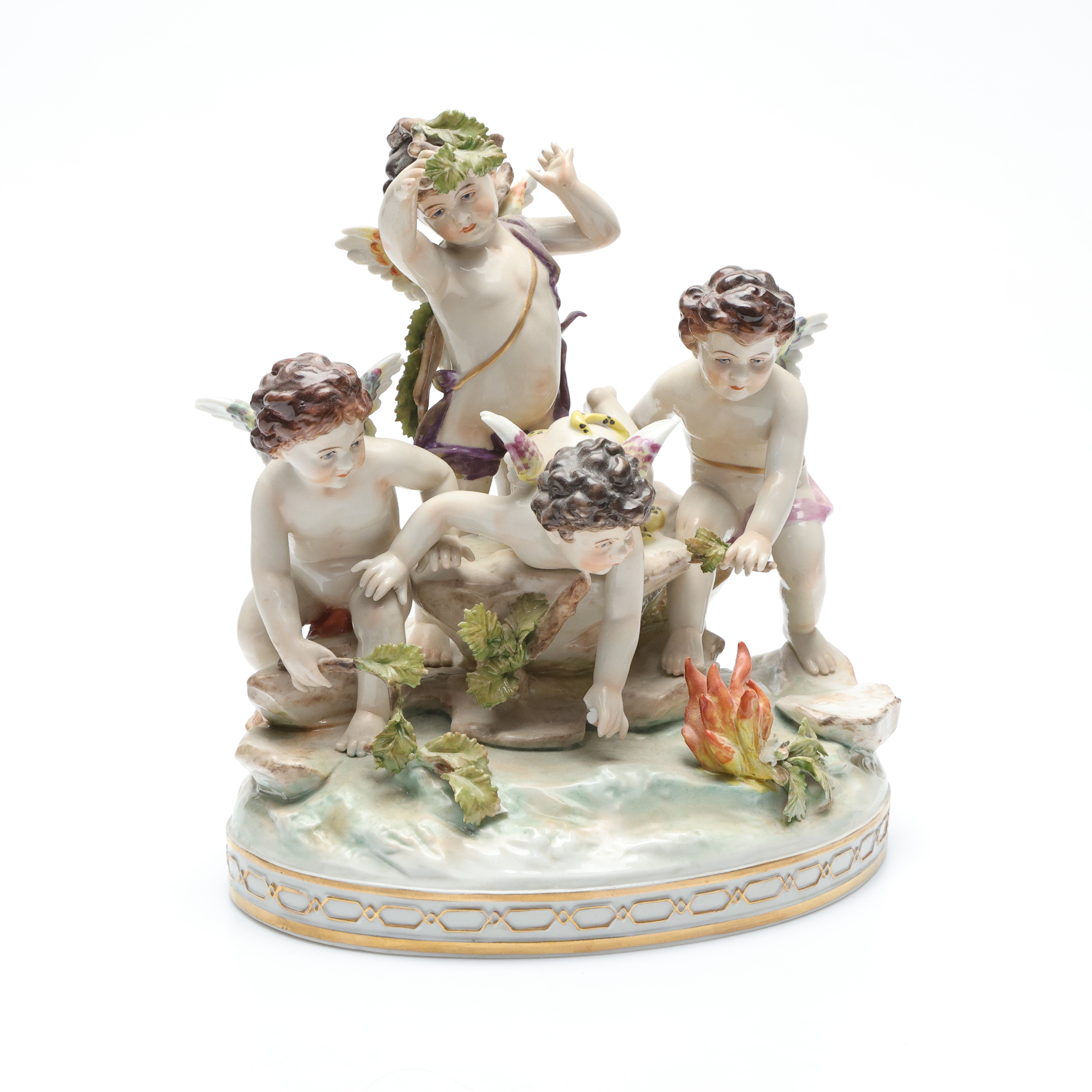 FIGURIN, "Putti vid eld", porslin, putti, polykrom dekor, Volkstedt.