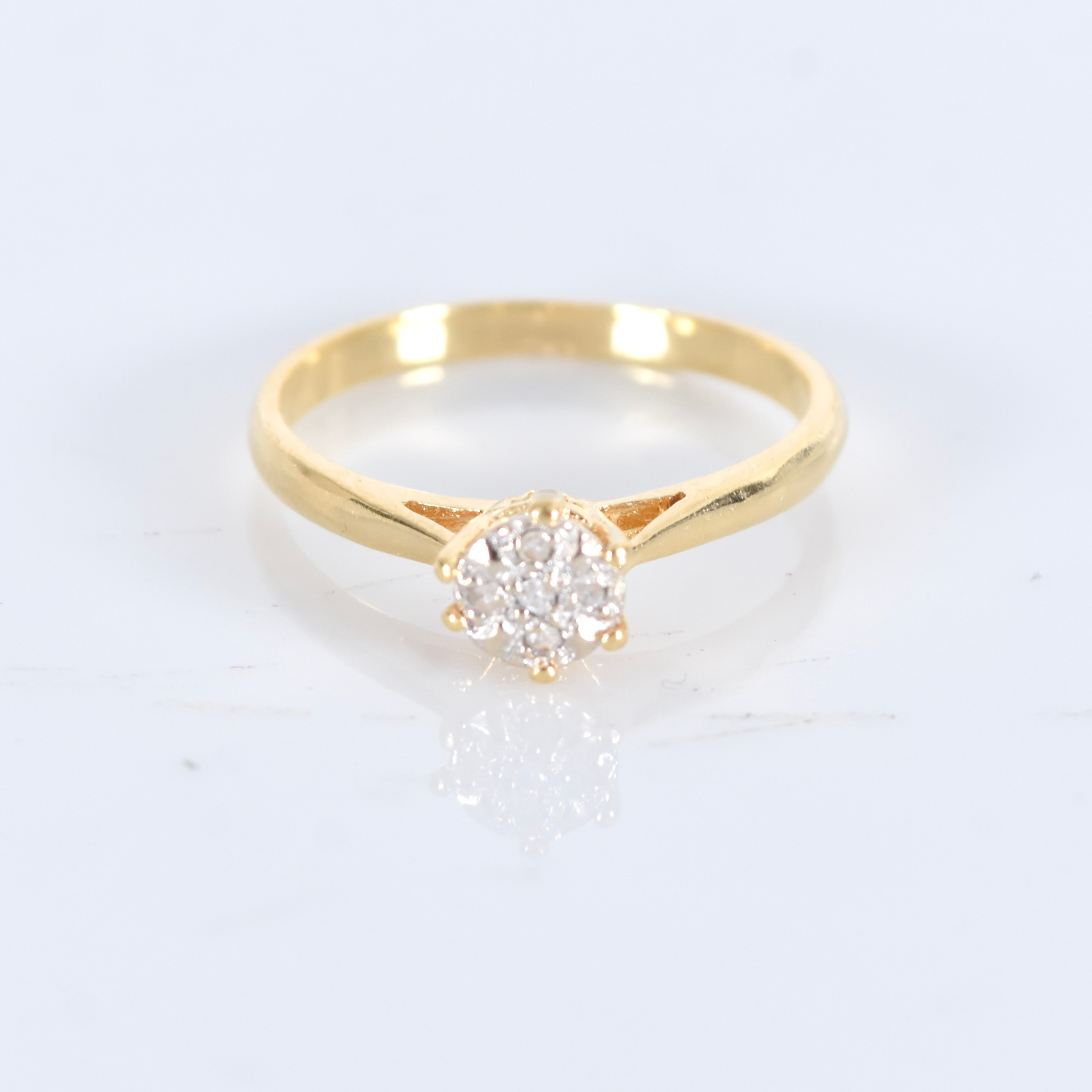 KARMOSÉRING, 18 karat rödguld med 7 åttkantslipad diamanter.