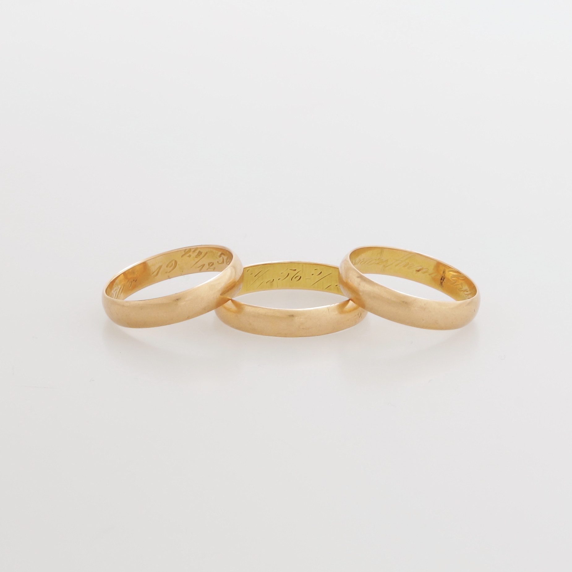 RINGAR, 3 st, guld 18K, vikt 9,89 gram.