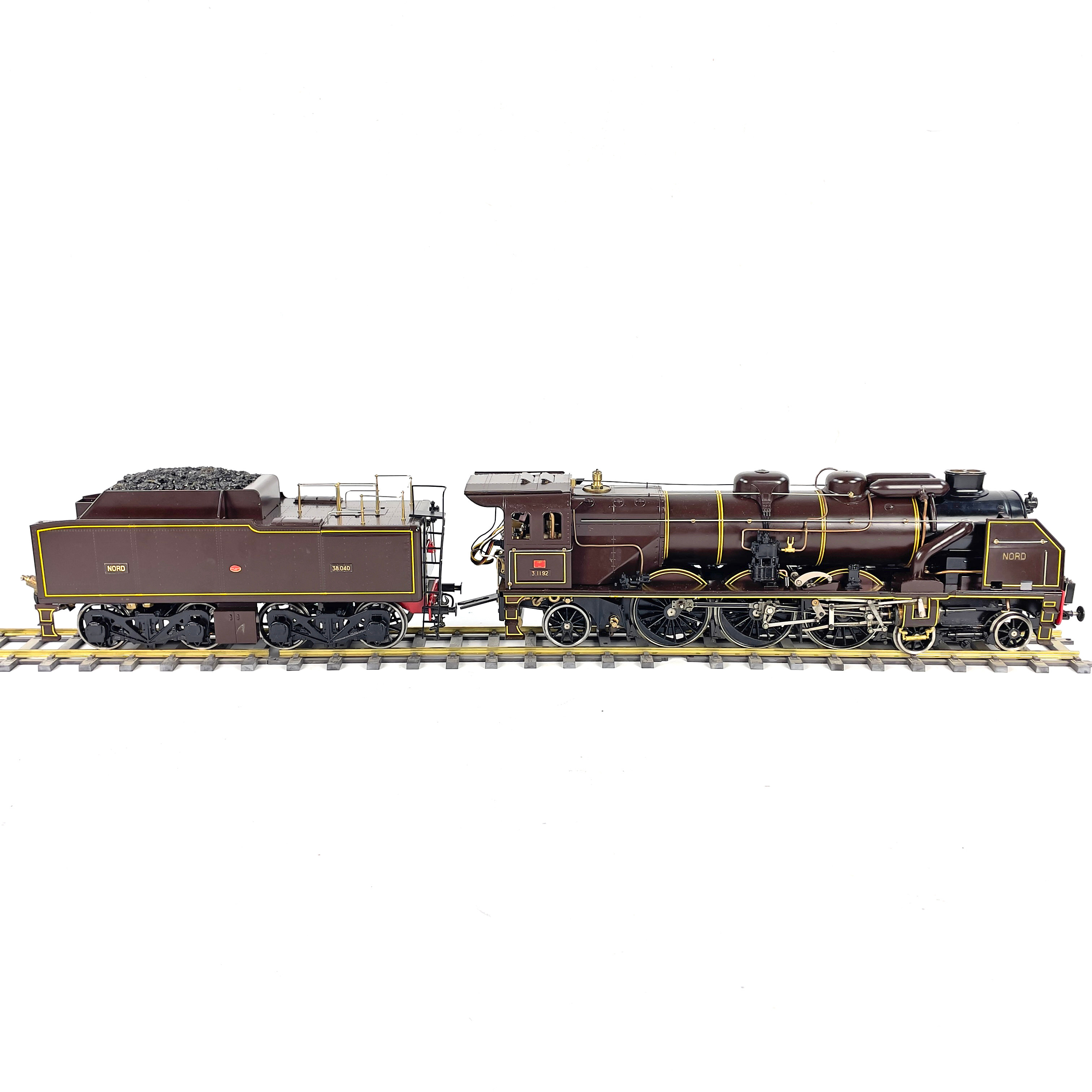STREAM- LOKOMOTIV med tender, modell av "Chemin de Fer du Nord", skala 1:32, spårvidd No. 1 Gauge, tillverkare Aster Japan.