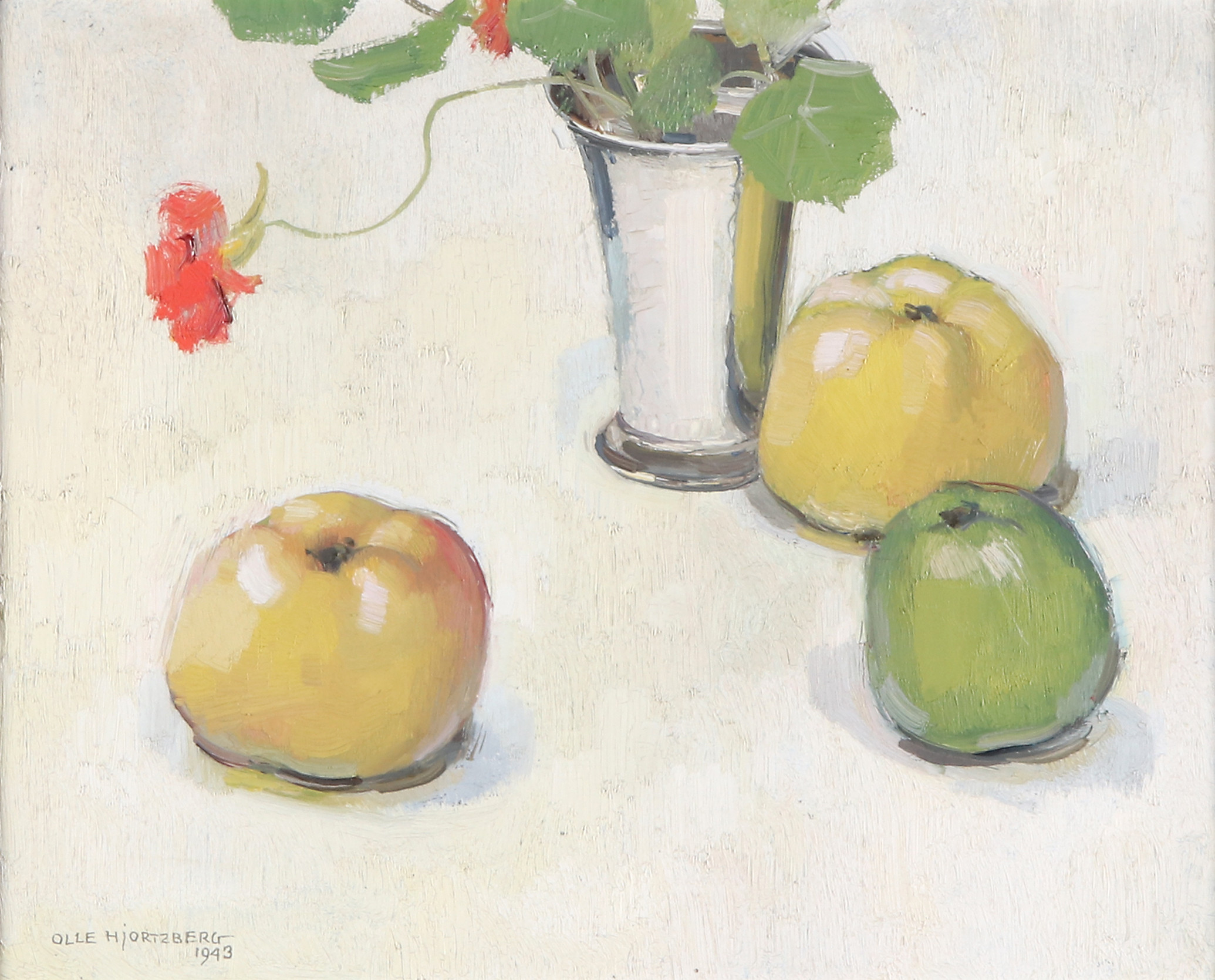 OLLE HJORTZBERG. Oljemålning på duk, uppfodrad på pannå. Stilleben med äpplen samt blomma. Signerad och daterad 1943.